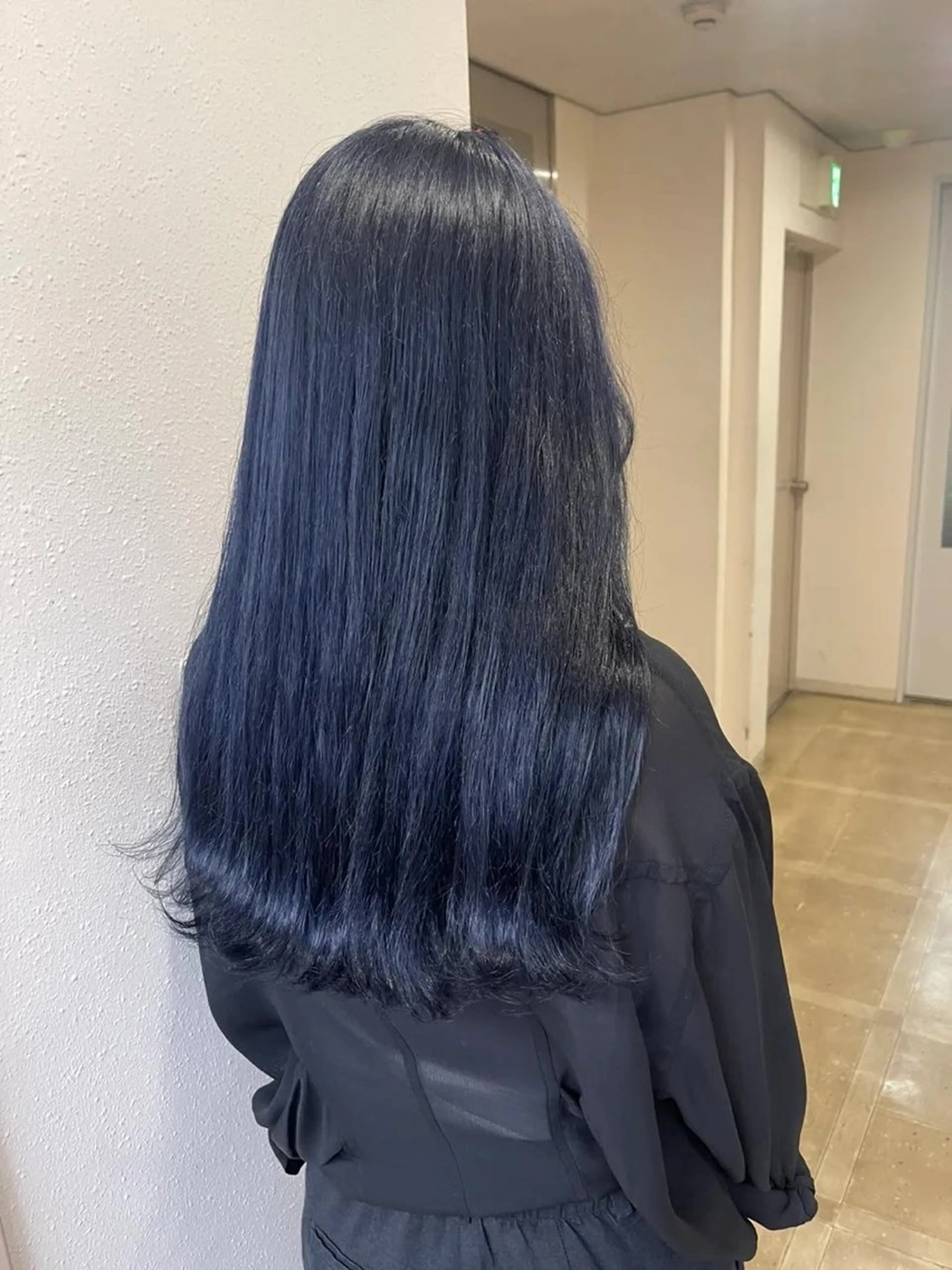 ロング カラー 黒髪 ブリーチ ブルーカラー ブルーブラック Colore(コローレ)所属・顔タイプ/ダブルカラ ー/りりかのその他イメージ