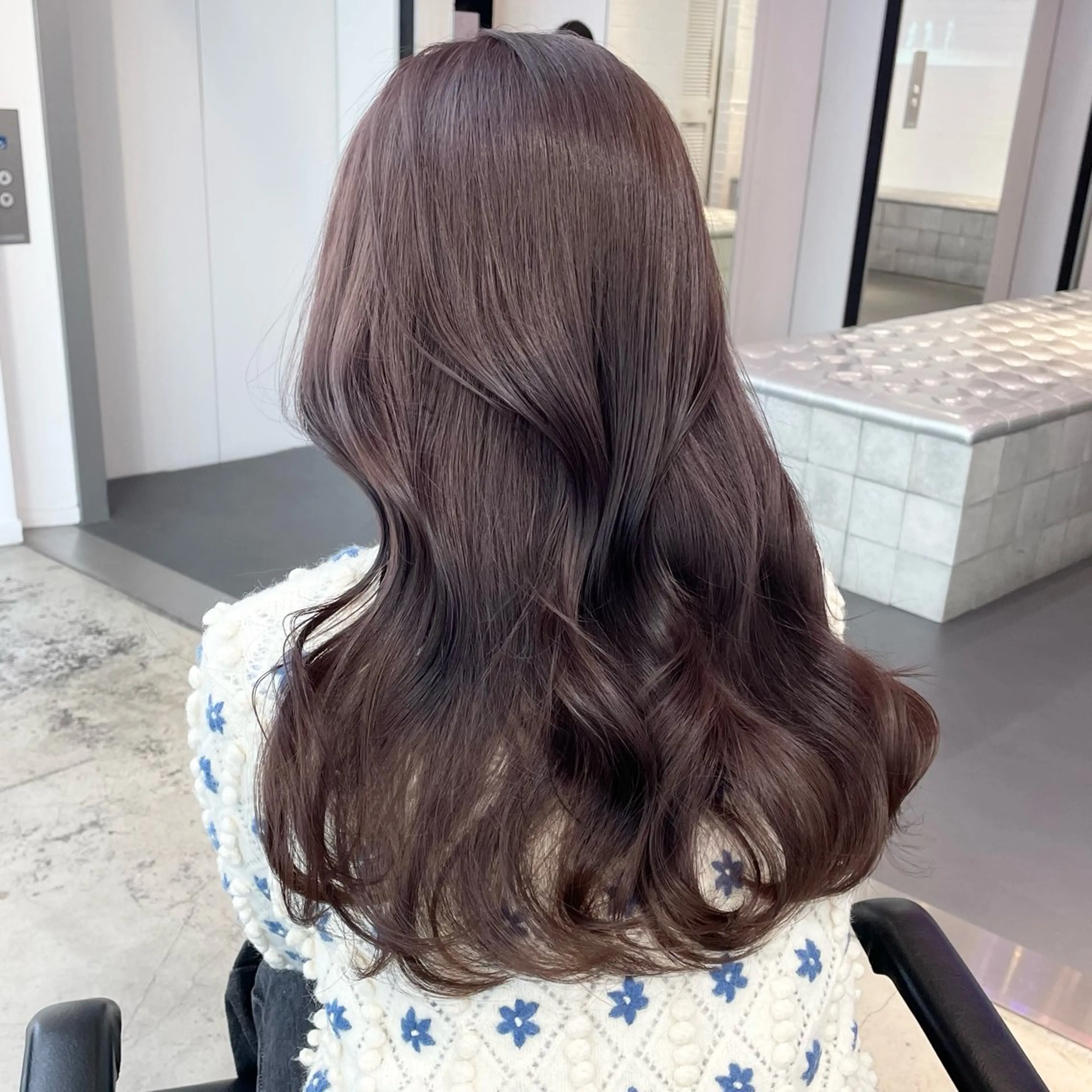 セミロング カラー ブリーチ 透明感カラー グレージュ ラベンダーカラー ラベンダーグレージュ ヘアカラー トリートメント レイヤー×グレージュ /ピンク🩷mioのヘアスタイル