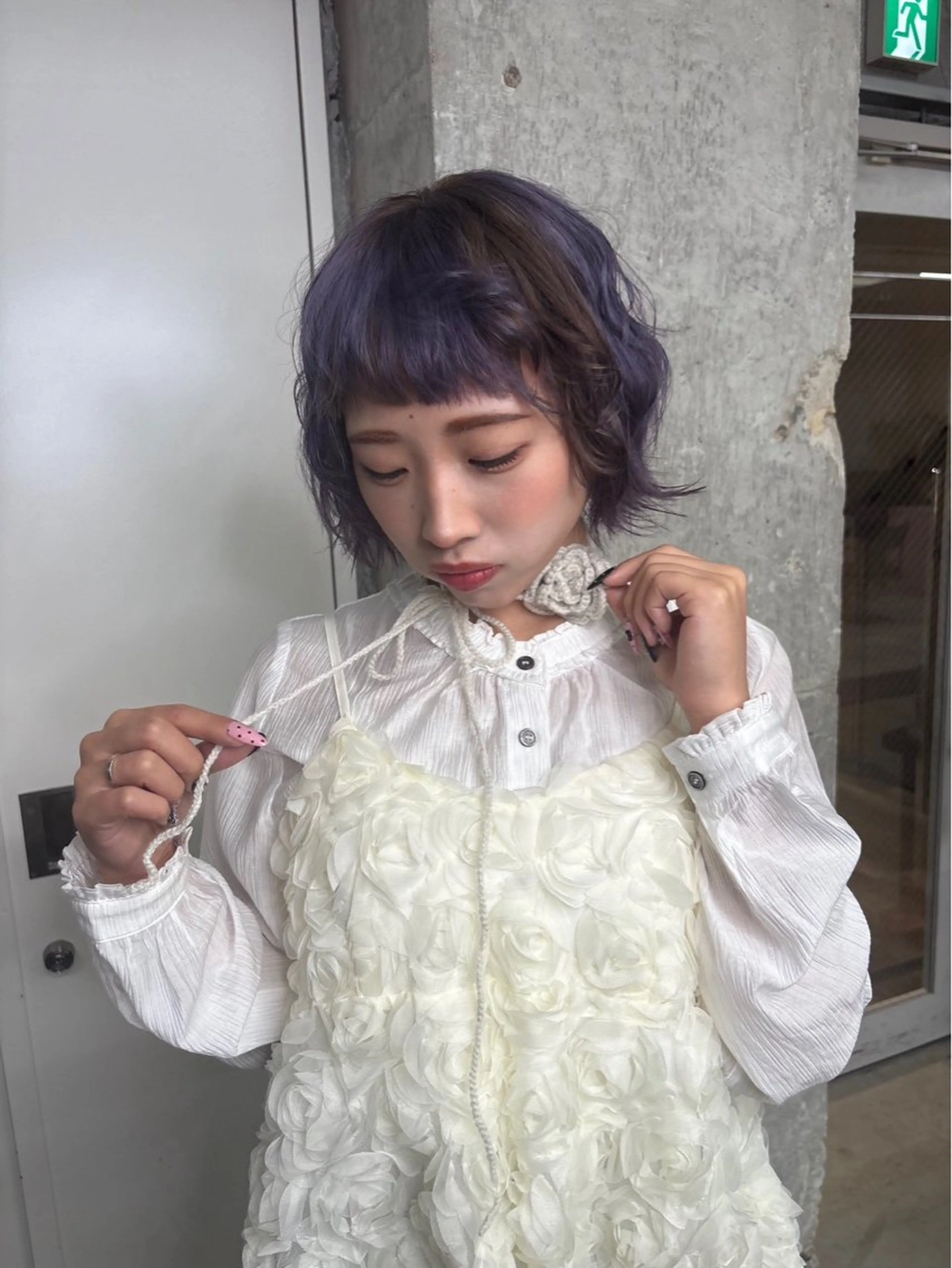 ミディアム カット ヘアカラー トリートメント 鈴木瑛里／ブロンド ベージュ／ピンクのヘアスタイル