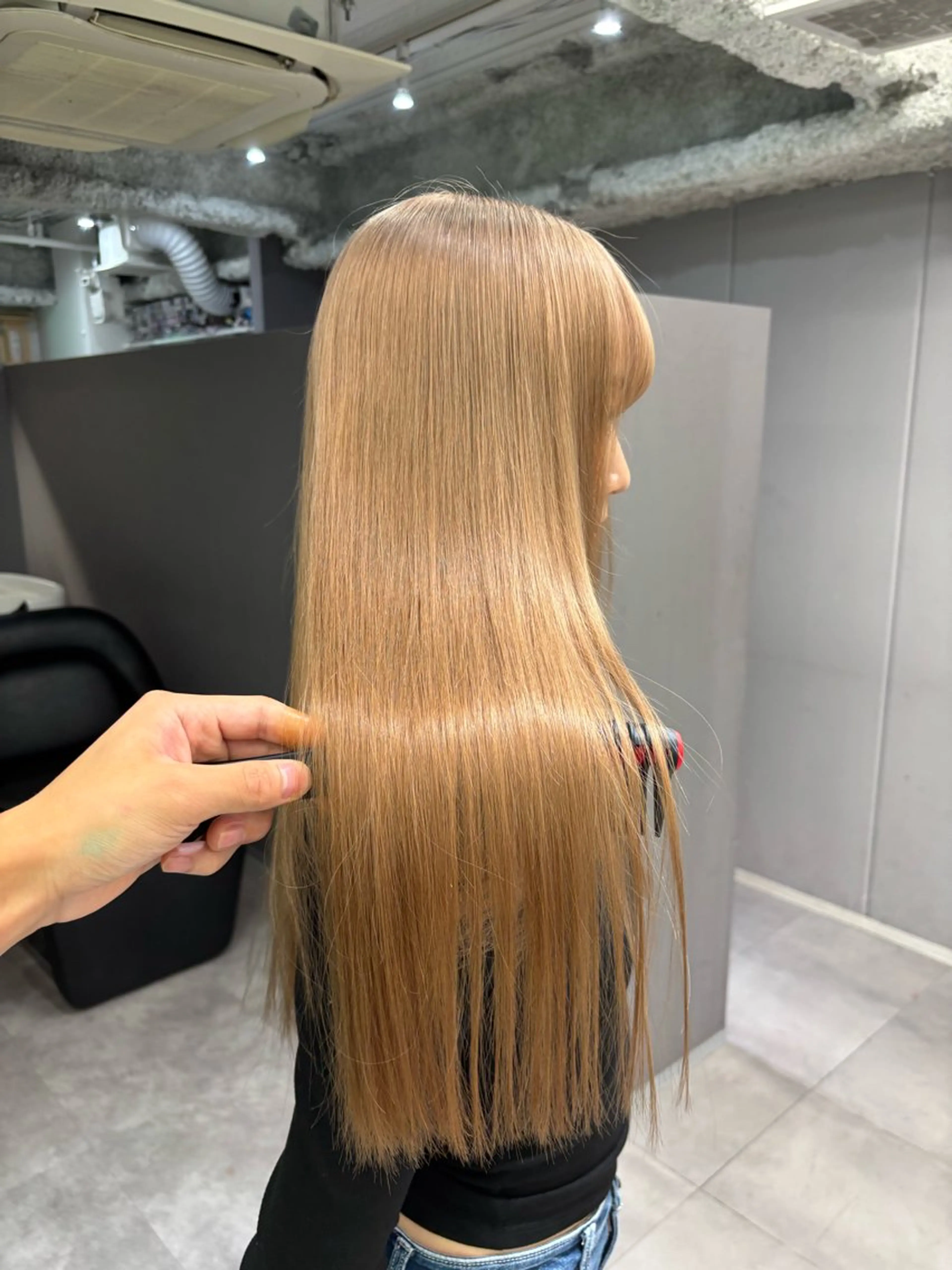 ロング カラー ベージュカラー ミルクティーベージュ ヘアカラー トリートメント 名古屋／デザイン／ ブリーチ/松井亮磨のヘアスタイル