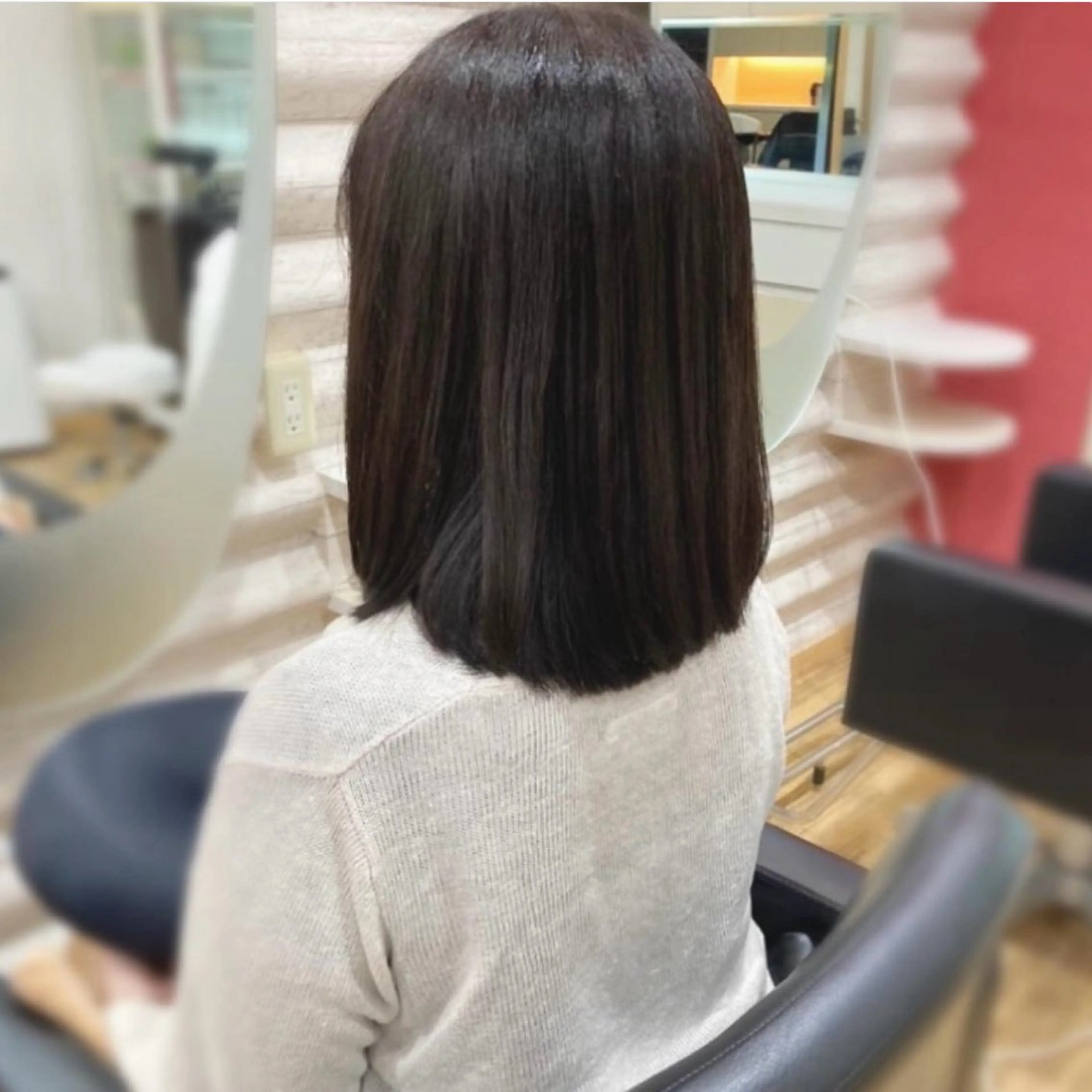 セミロング カラー 髪質改善 トリートメント まとまる軽さカット× トリートメント特化店のヘアスタイル