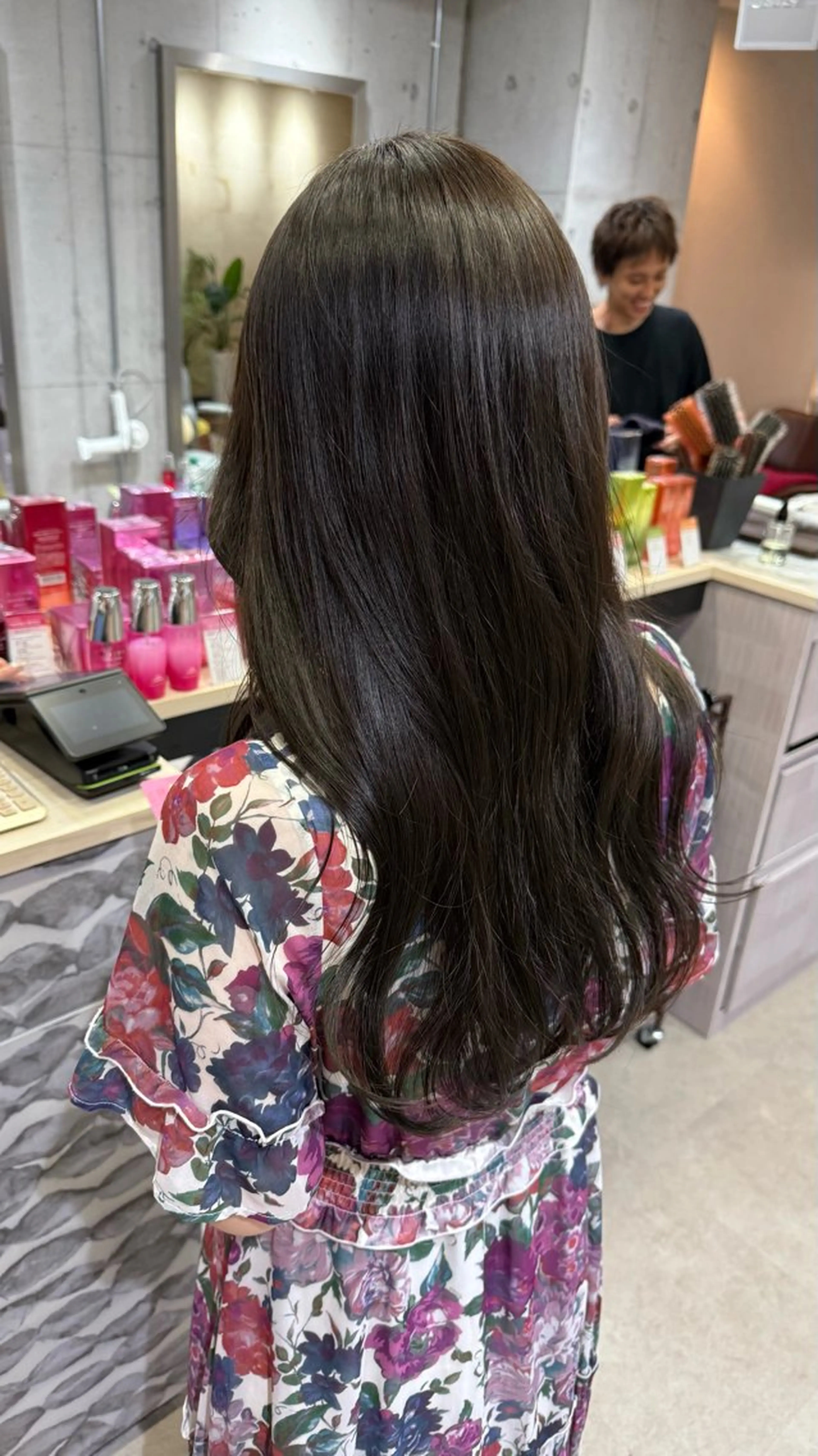 ロング アッシュ ヘアカラー トリートメント RUKA🩰透明感 寒色カラー/レイヤーのヘアスタイル
