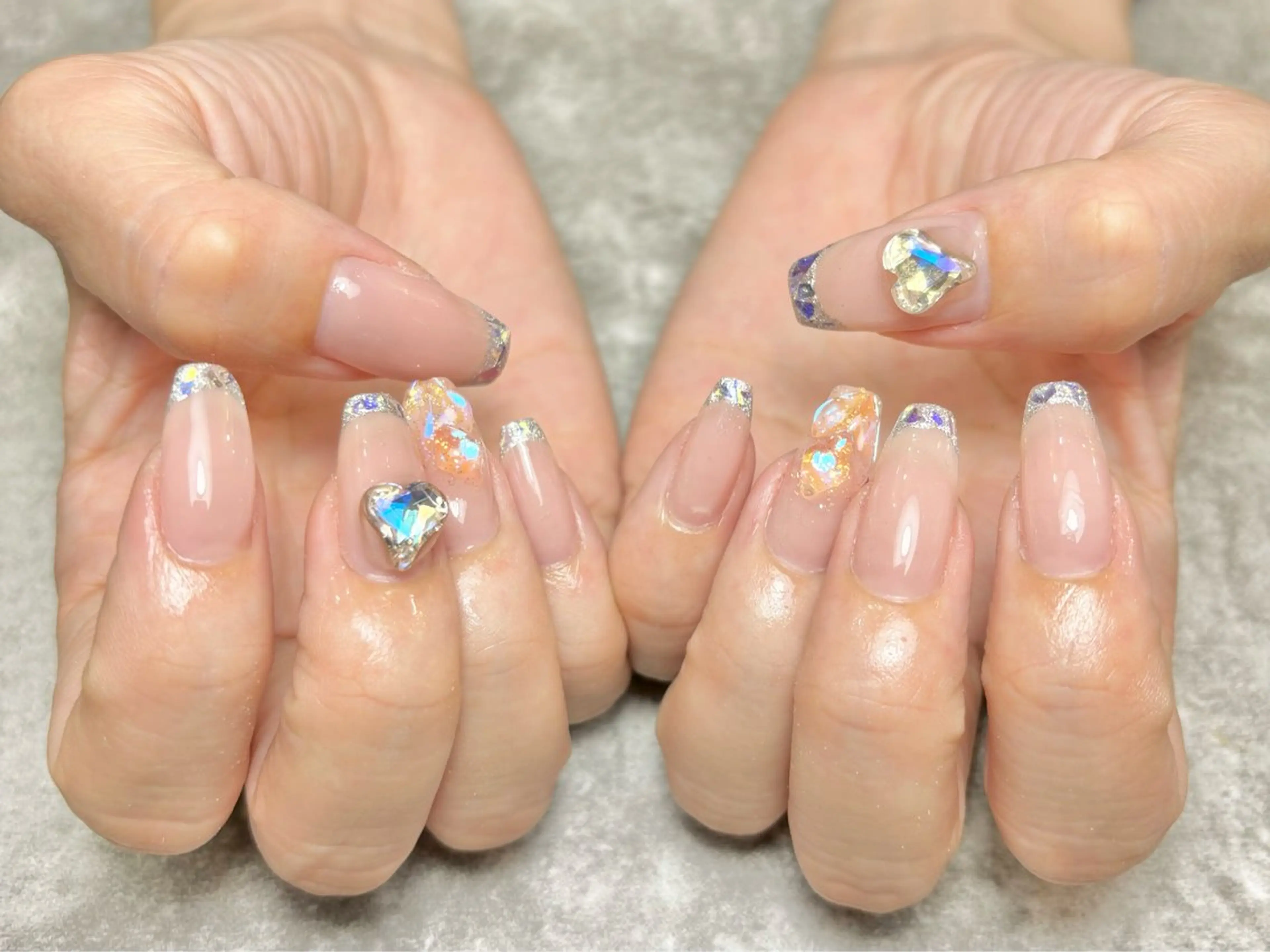 ネイル オーロラネイル フレンチネイル ガラスフレンチ ハンドネイル charmant momokaのネイルデザイン