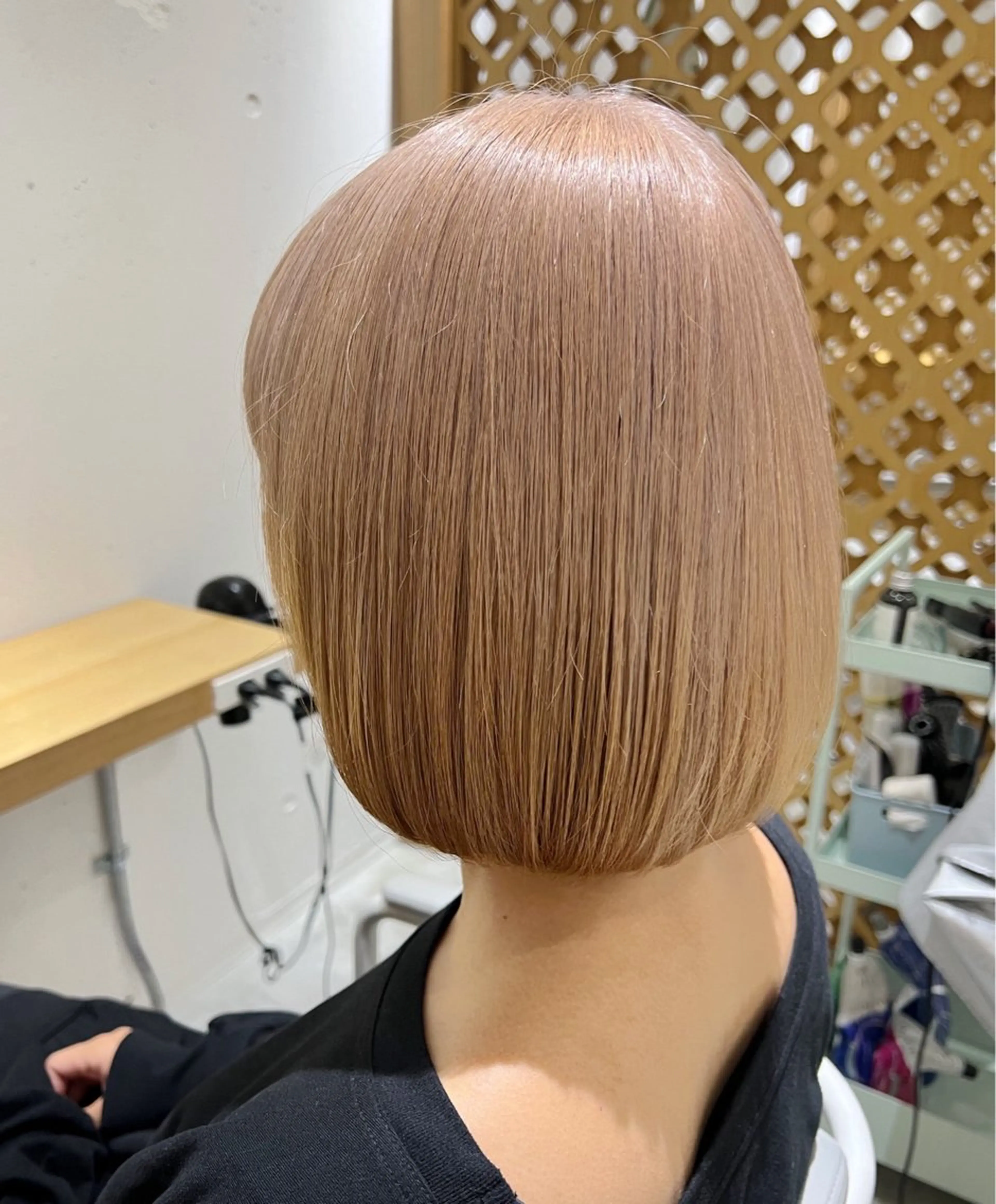 ショート カラー 色落ち可愛い艶ハイト ーン🧊AZUKIのヘアスタイル