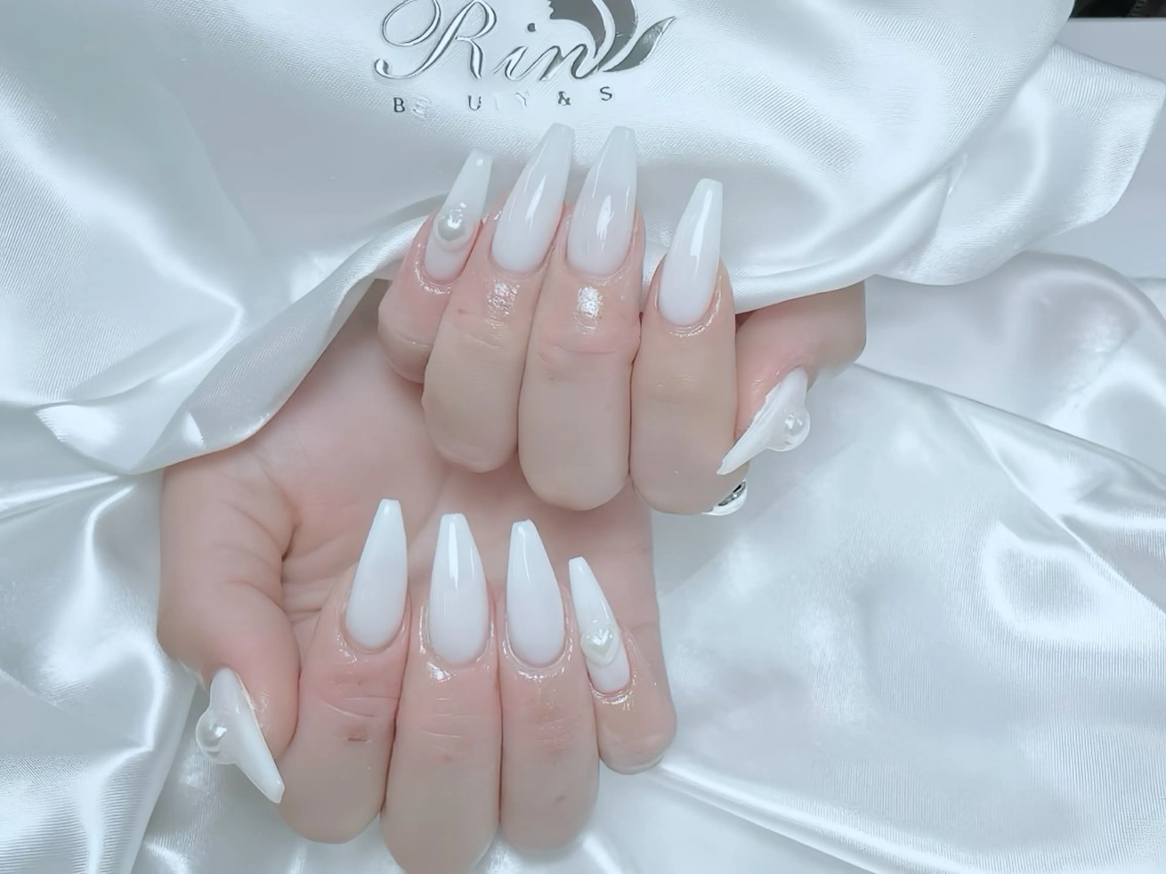 ネイル べっ甲ネイル チークネイル フラッシュネイル フラワーネイル フットネイル ハンドネイル Rin Nail 新大久保店のネイルデザイン