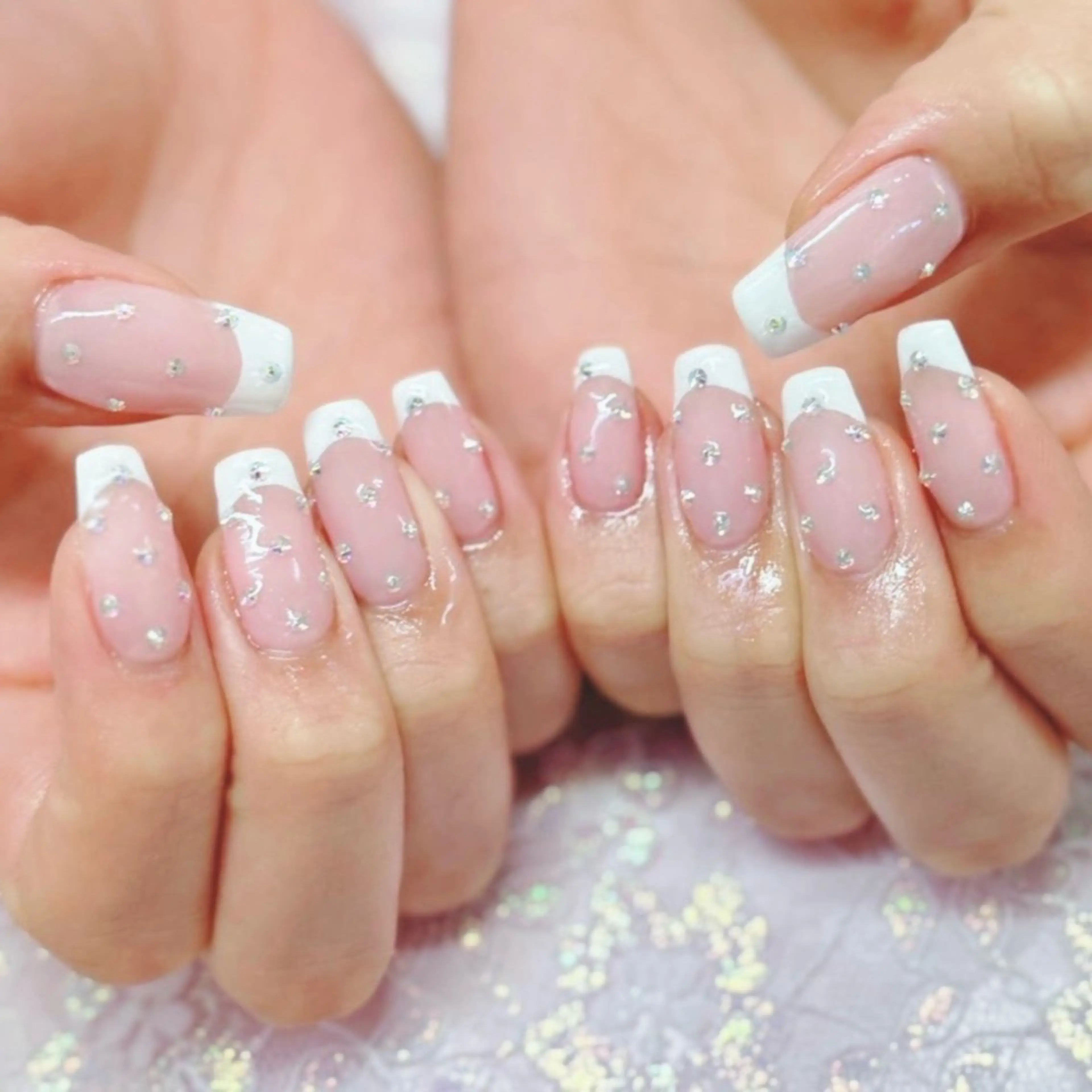 ネイル フレンチネイル パステルネイル ピンク 春ネイル ストーンネイル ハンドネイル Nail lieNのネイルデザイン