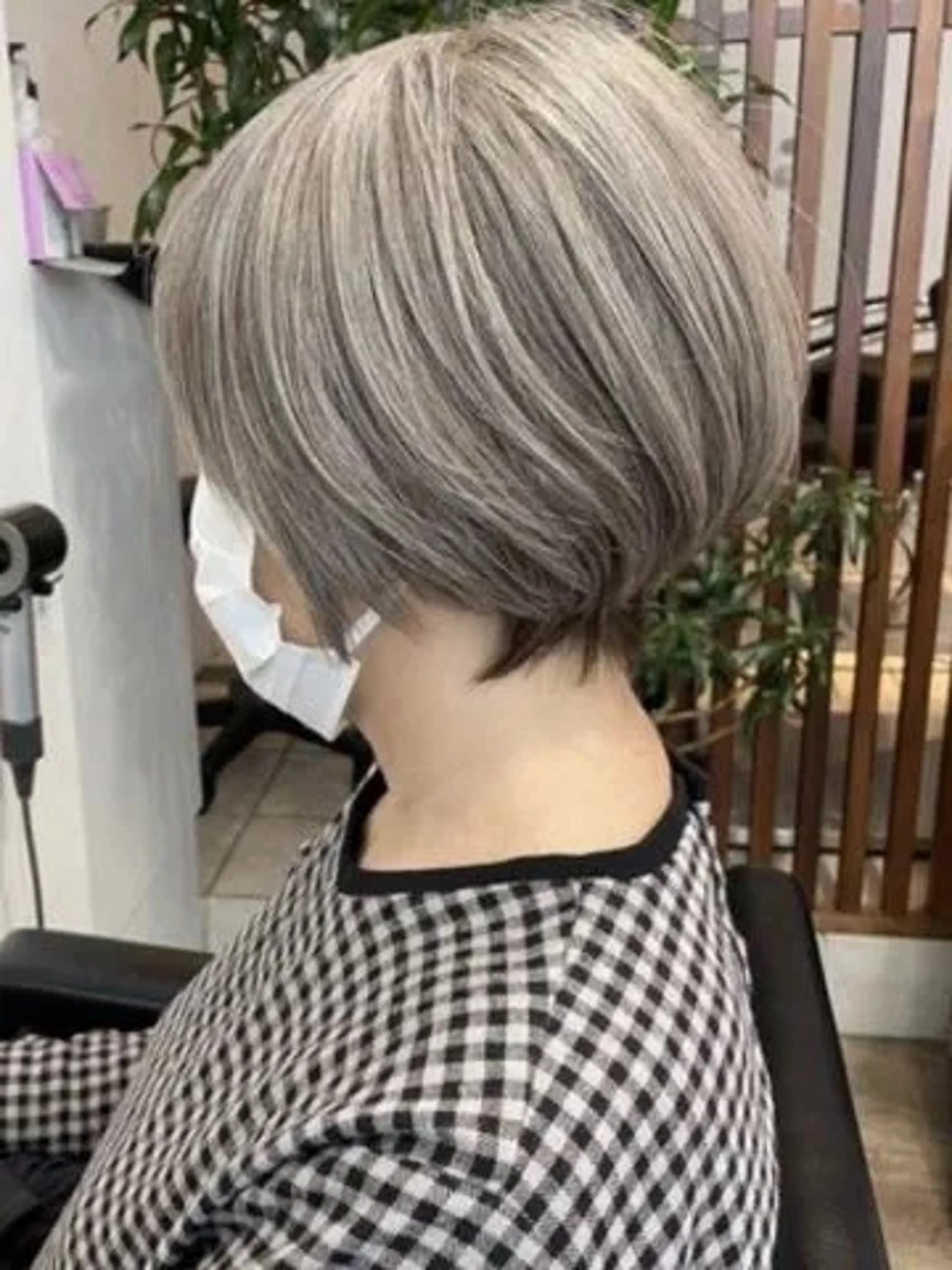 ショート カラー Heart's 白髪ぼかし/脱白髪染め/ショートボブ/髪質改善専門サロン 表参道【ハーツ】所属・白髪ぼかし 進藤恭市のヘアスタイル