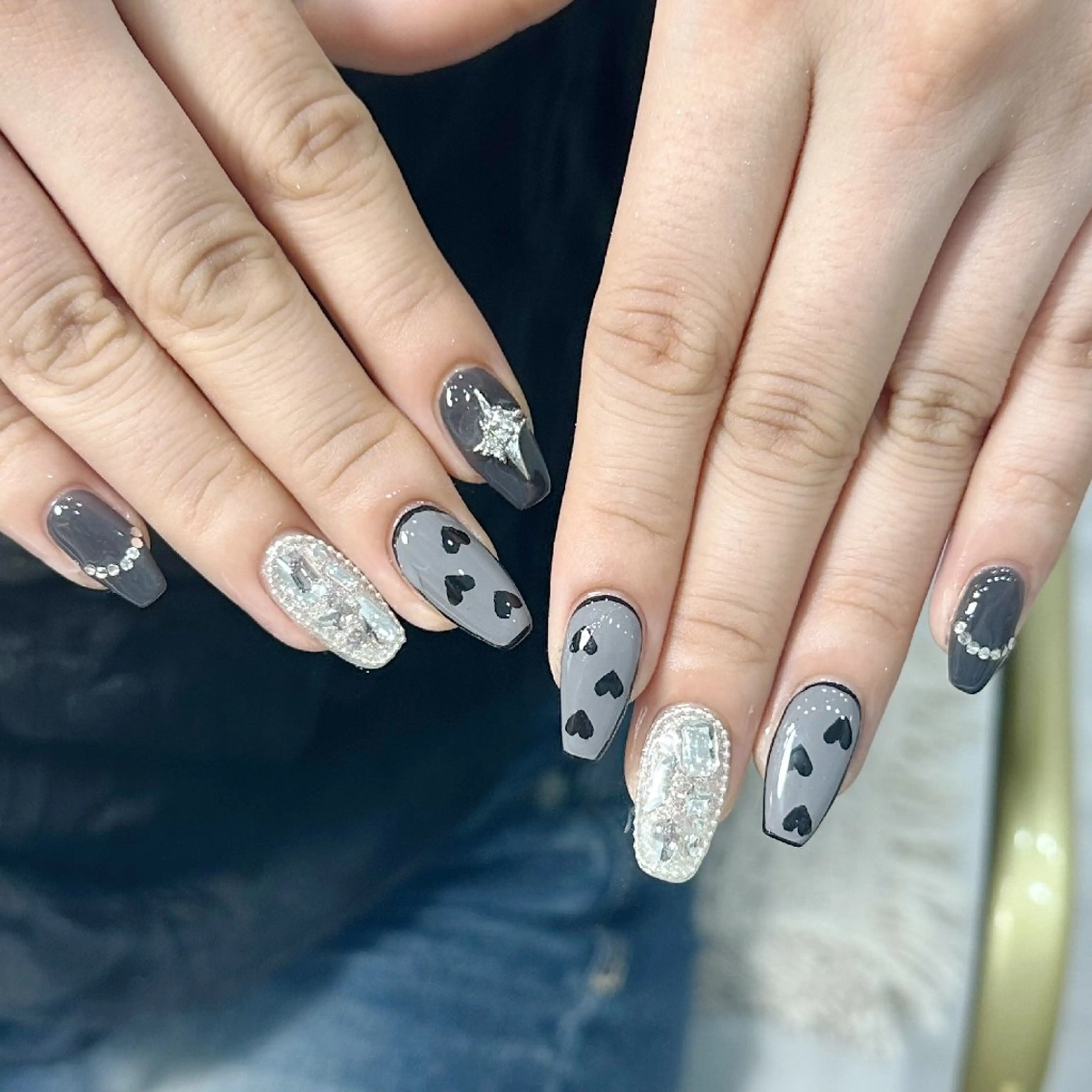 ネイル チークネイル フレンチネイル ジェルネイル ガーリー キラキラネイル ハンドネイル UM Nail Salonのネイルデザイン