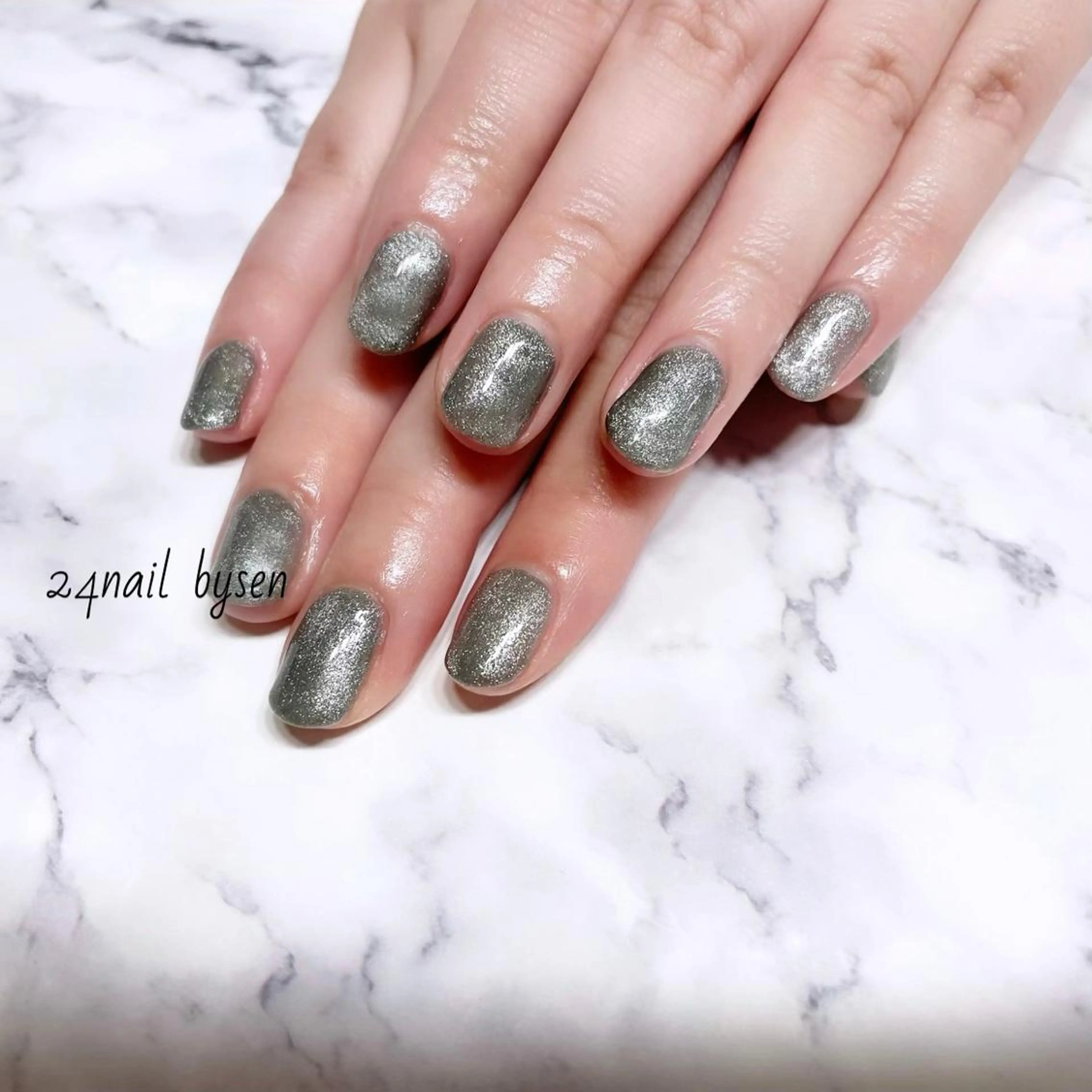 ネイル マグネットネイル ワンカラーネイル ハンドネイル Atelier by 24nail/Ayaのネイルデザイン