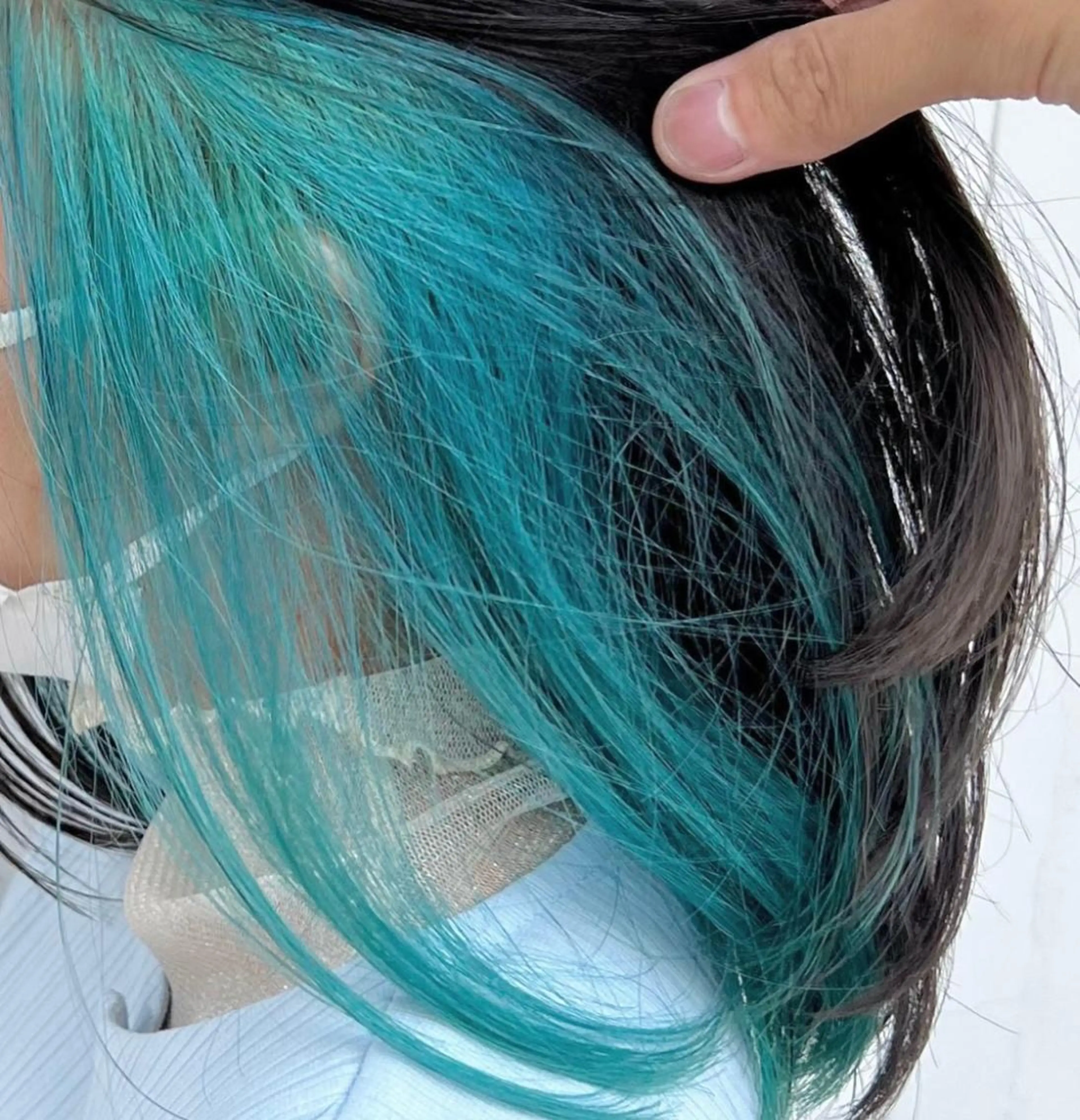 ショート カラー アディクシーカラー ベージュカラー 黒髪 ブリーチ ブルーカラー ヘアカラー 藤澤 夏実/インナーカラーのヘアスタイル