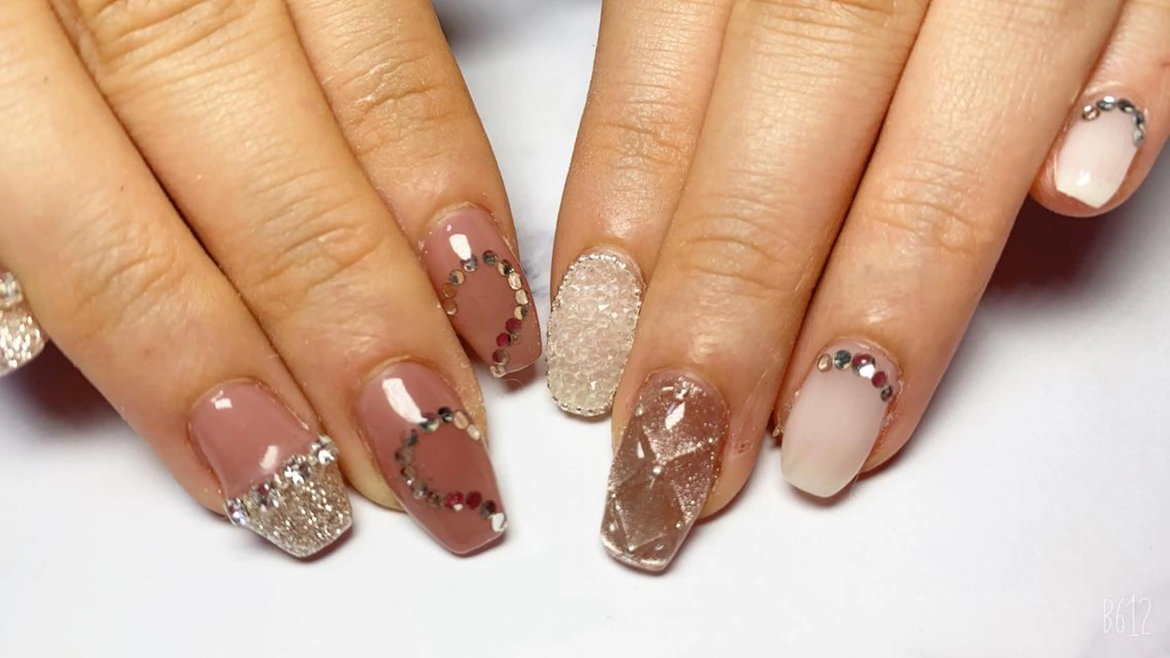 ネイル ハート ハンドネイル ManiNail所属・Mani Nailsのネイルデザイン