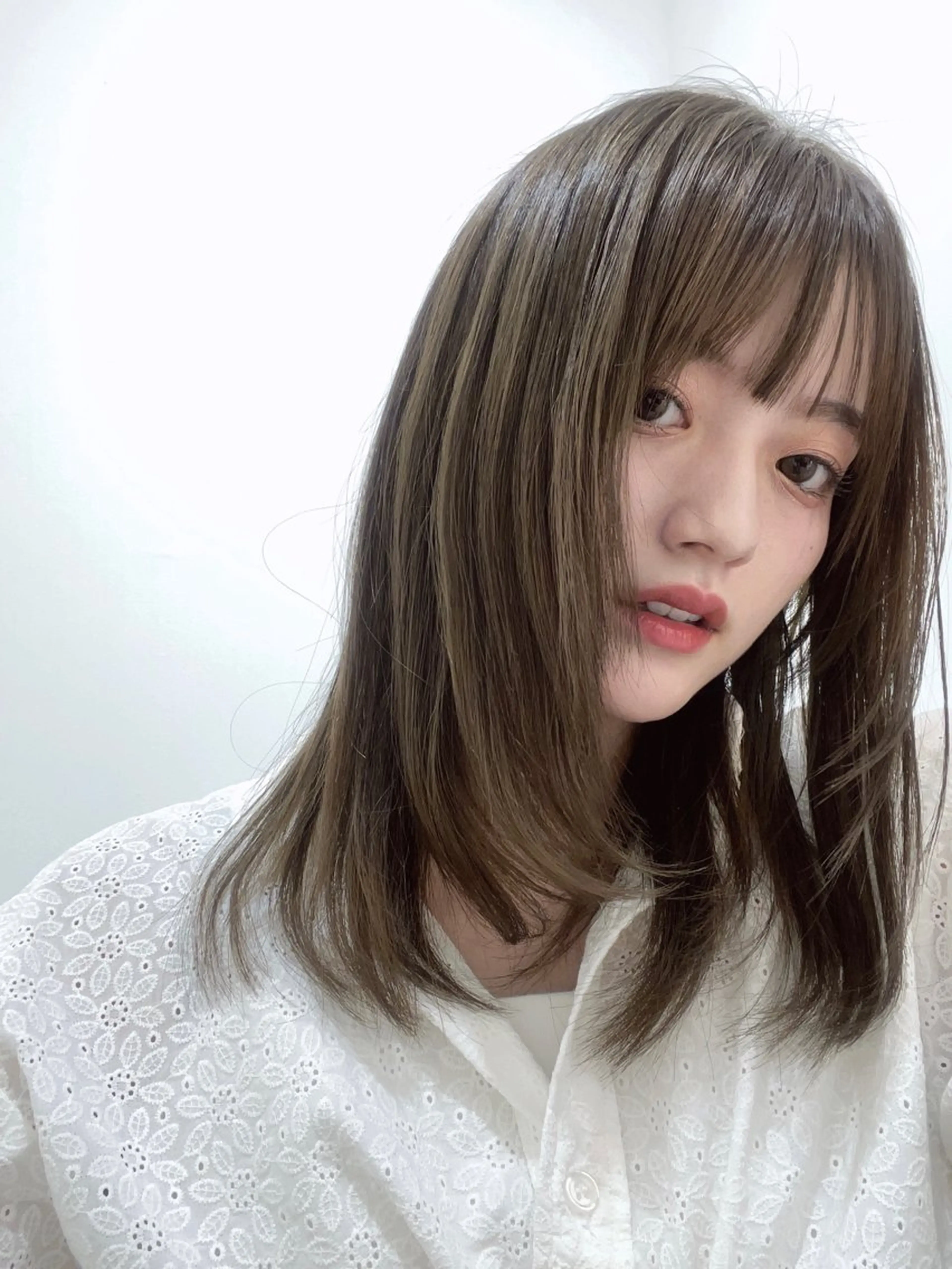 ミディアム レイヤーカット nico. Julieのヘアスタイル