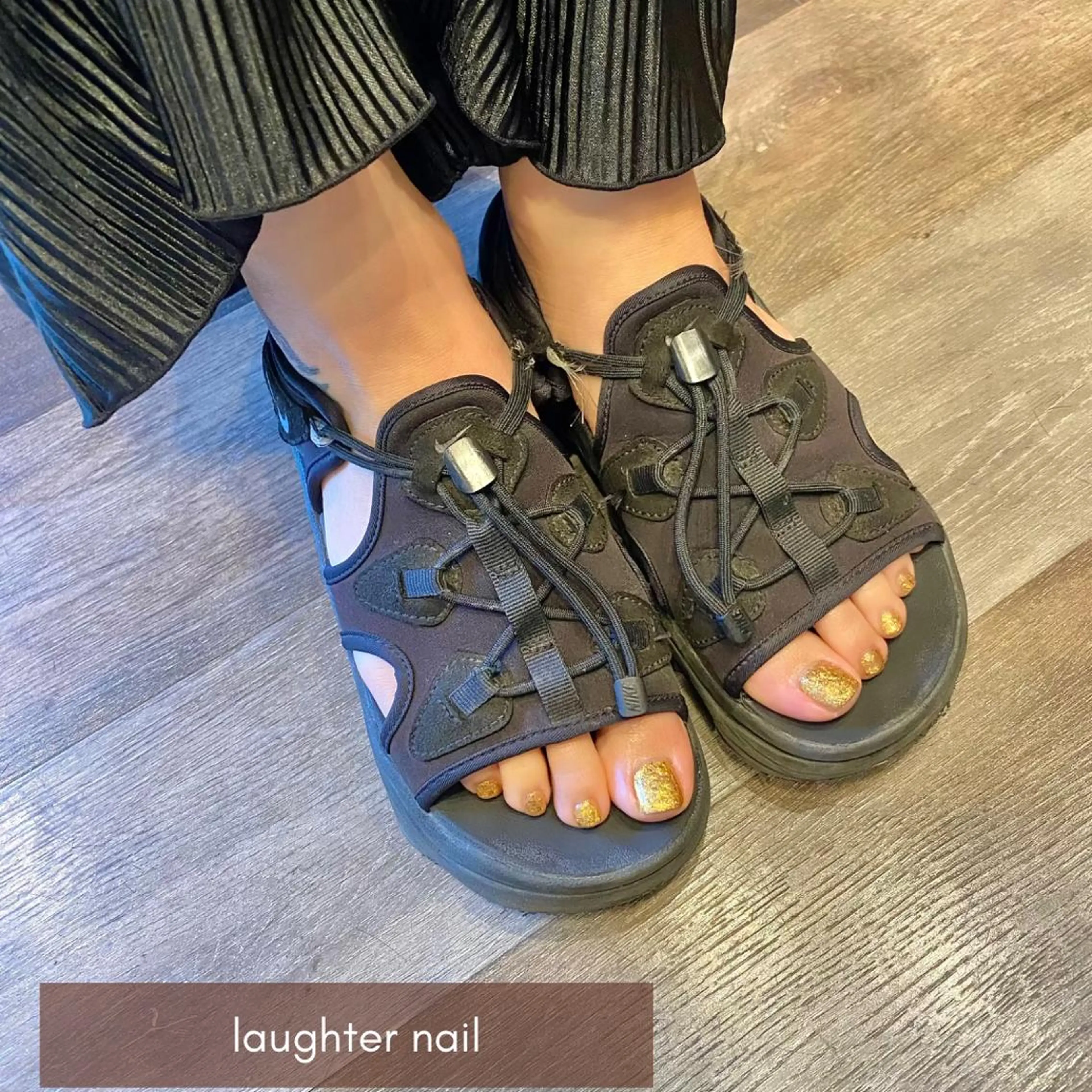 ネイル アートネイル フットネイル ゴールド キラキラネイル ラメ(グリッター) laughter nailのネイルデザイン