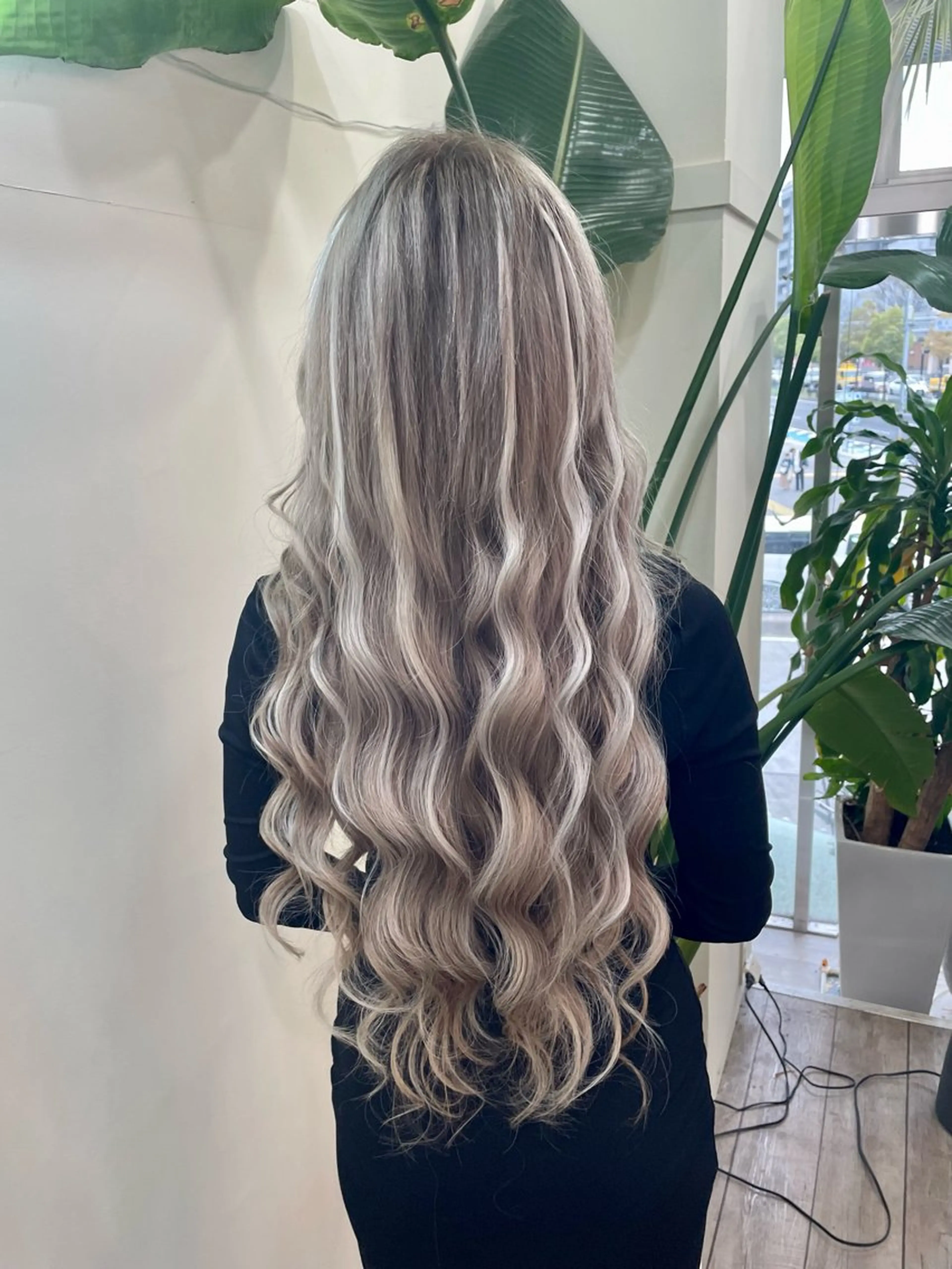 ロング カラー 編み込みエクステ シールエクステ ブリーチ ハイトーンカラー メッシュ ヘアカラー エクステ WEST OLAND加藤圭介のヘアスタイル