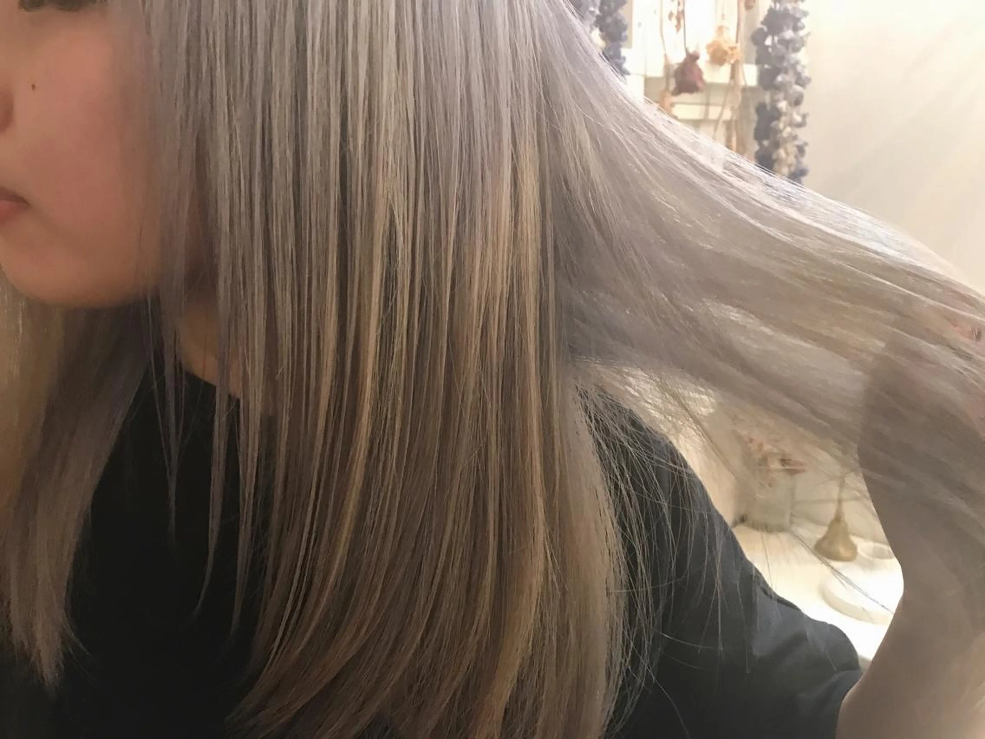 セミロング カラー アッシュ ハイトーンカラー ラベンダーカラー vato マンツーマンサロンのヘアスタイル