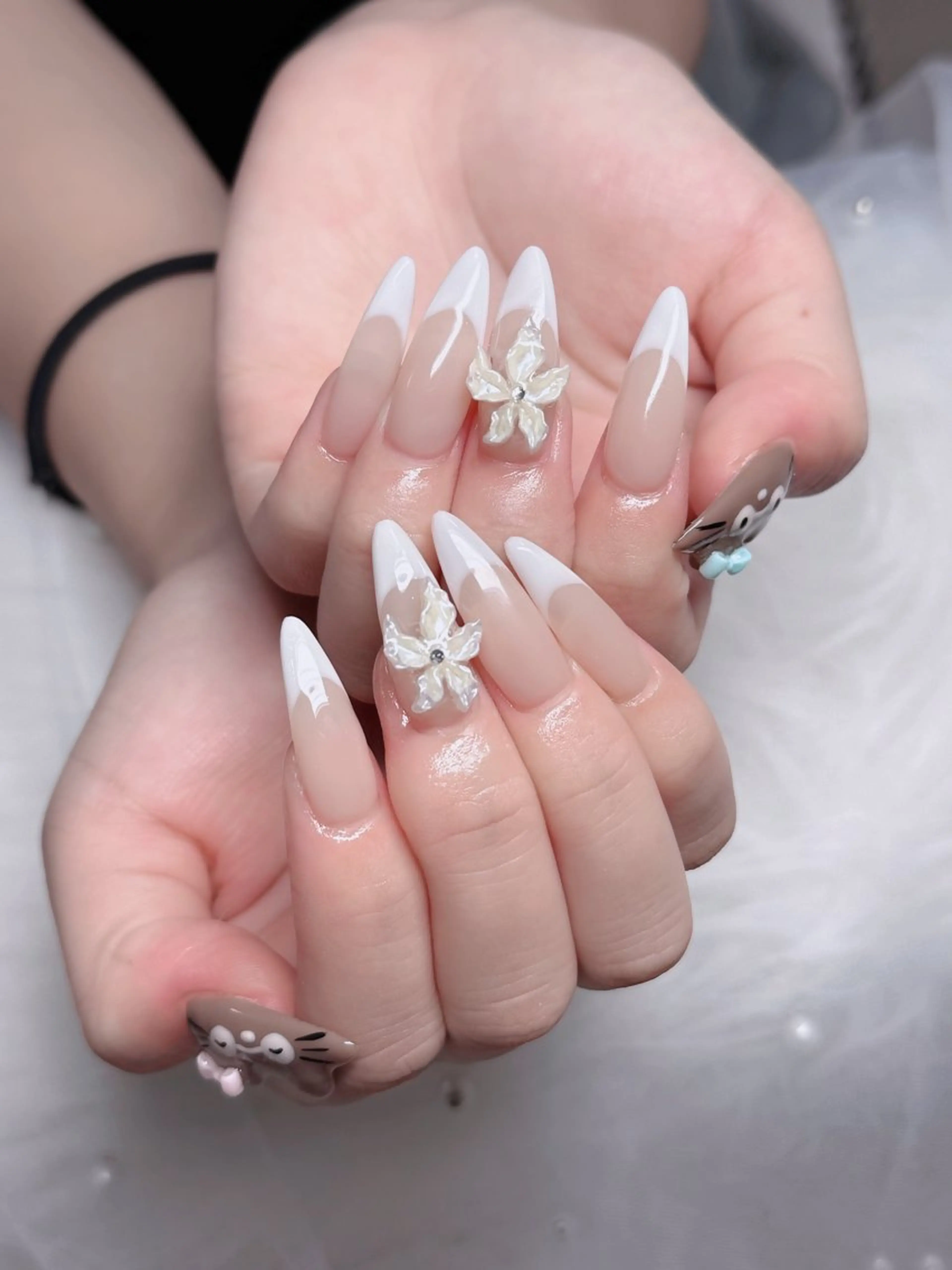 ネイル フレンチネイル ジェルネイル ハロウィン キラキラネイル 韓国ネイル H.babynailsalon所属・H.baby Nail Salonのネイルデザイン