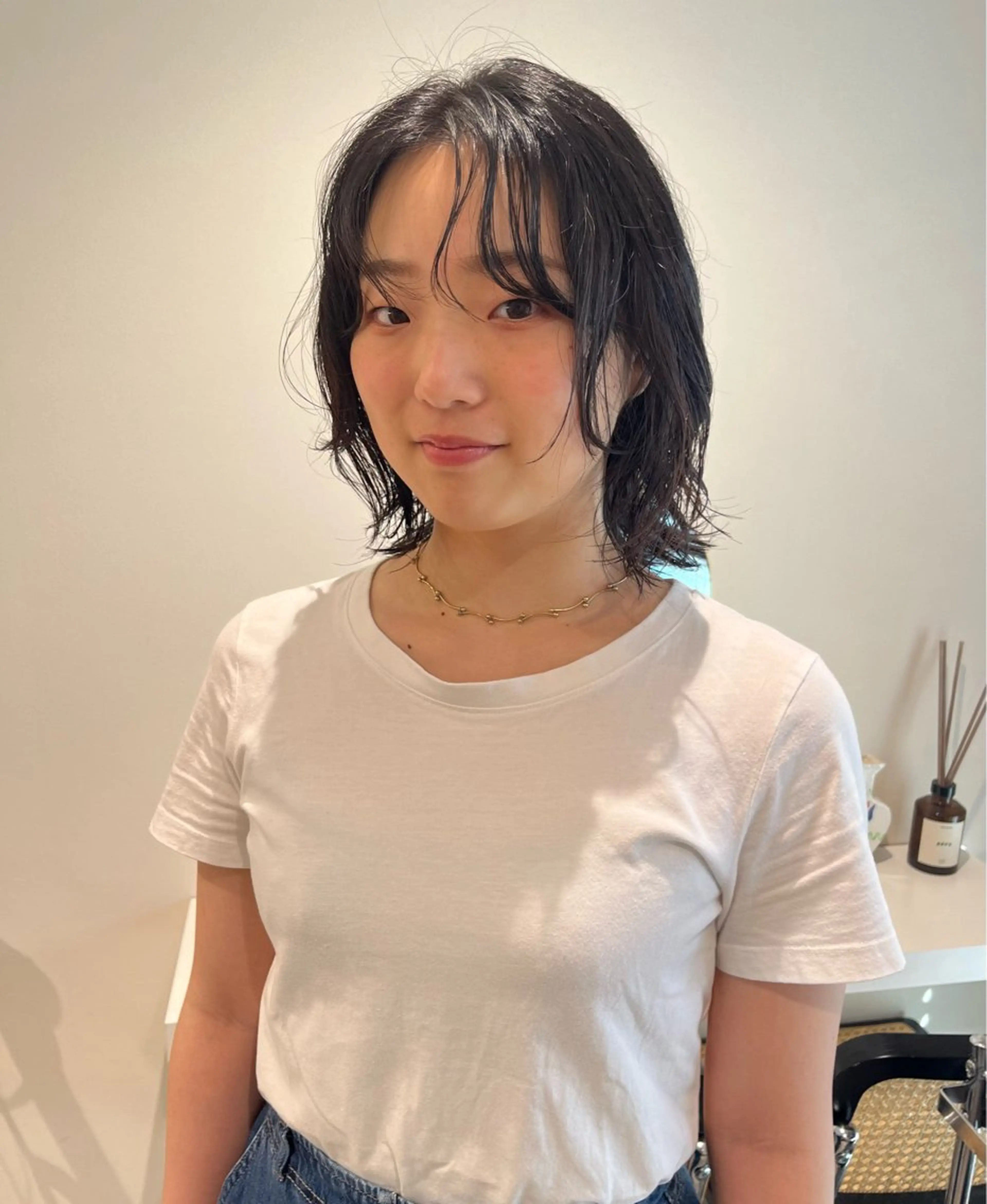 ミディアム パーマ 伸ばしかけ pu+on. nailworks所属・fuyumi / ニュアンスネイルのネイルデザイン