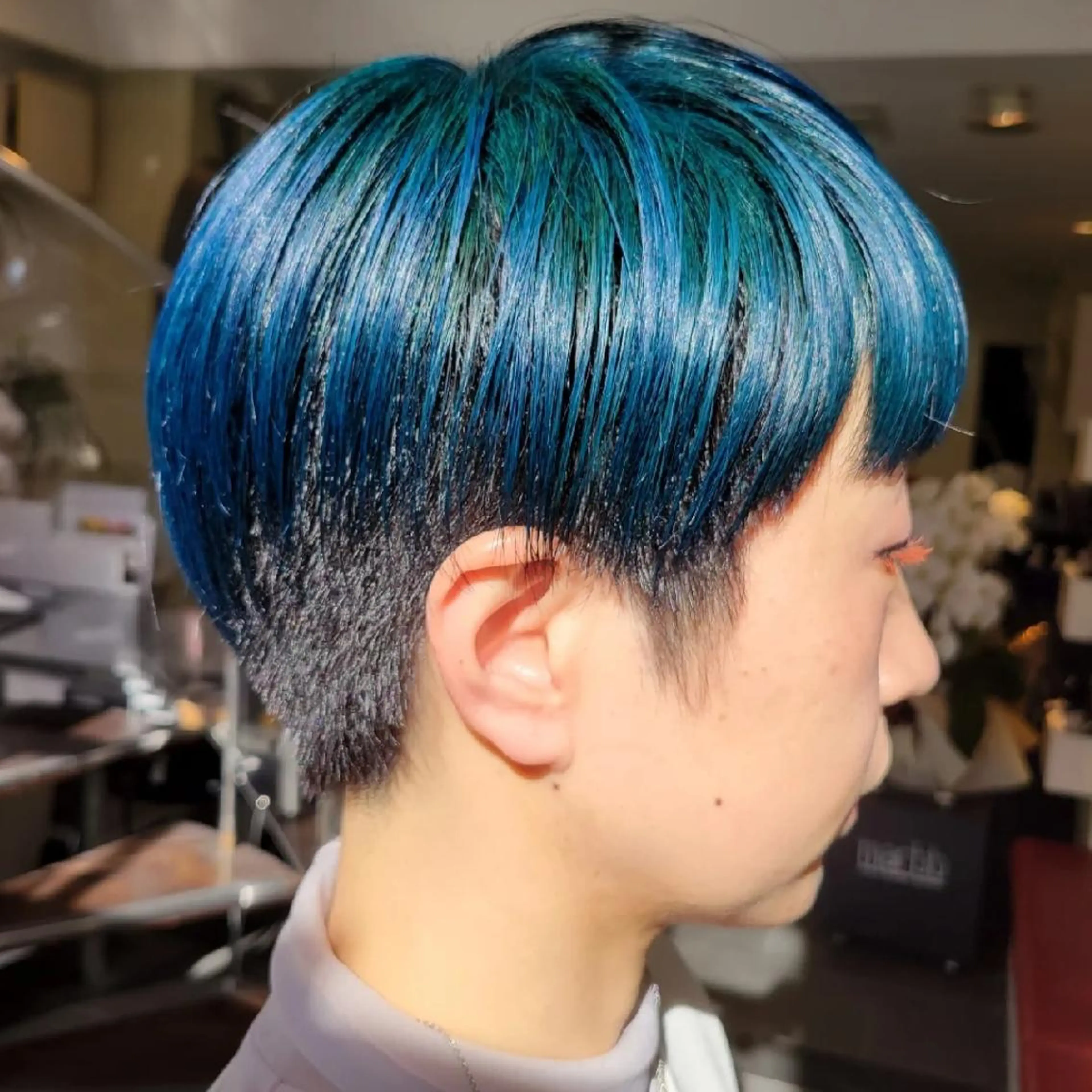 ショート カラー 黒髪 ブリーチ ブルーカラー ブルーブラック ショートヘア カット ヘアカラー 遠藤 史秋のヘアスタイル