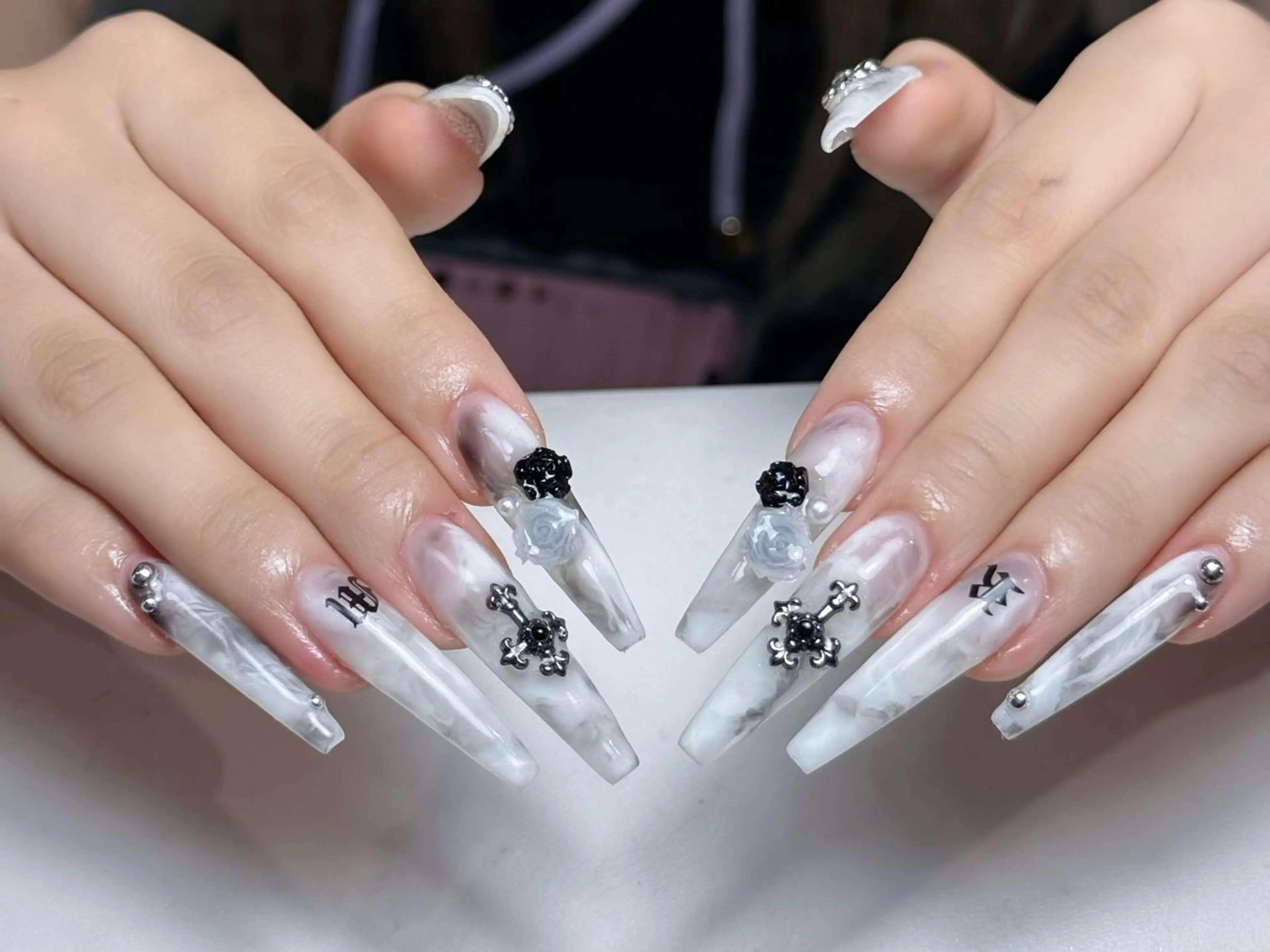 ネイル ボルドー ブラウン チークネイル ドット フットネイル ハンドネイル Julli nail所属・Julli ジュリのネイルデザイン