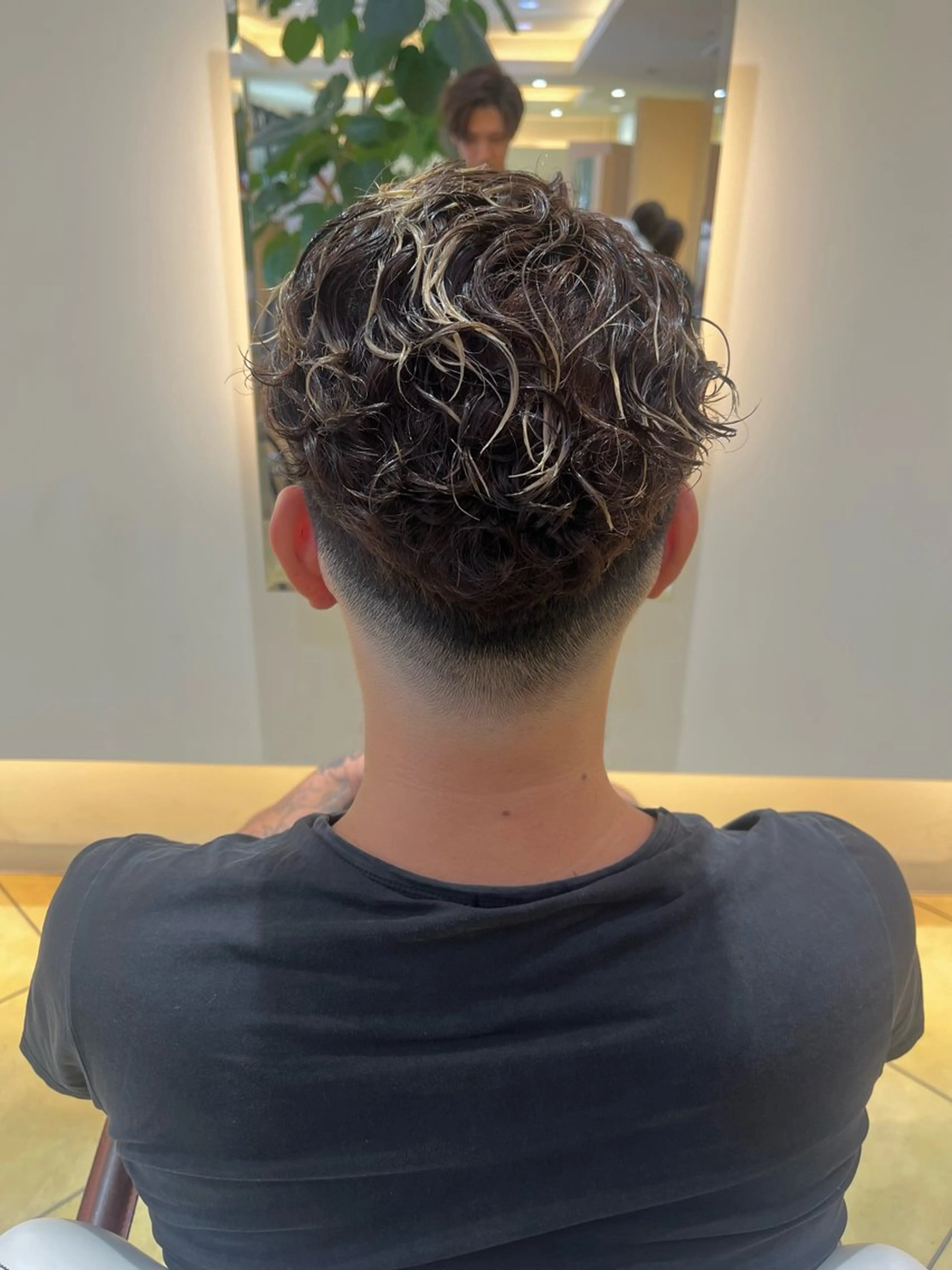 ショート パーマ メンズ フェードカット メンズパーマ カット パーマ メンズパーマ特化 外山　健太のヘアスタイル