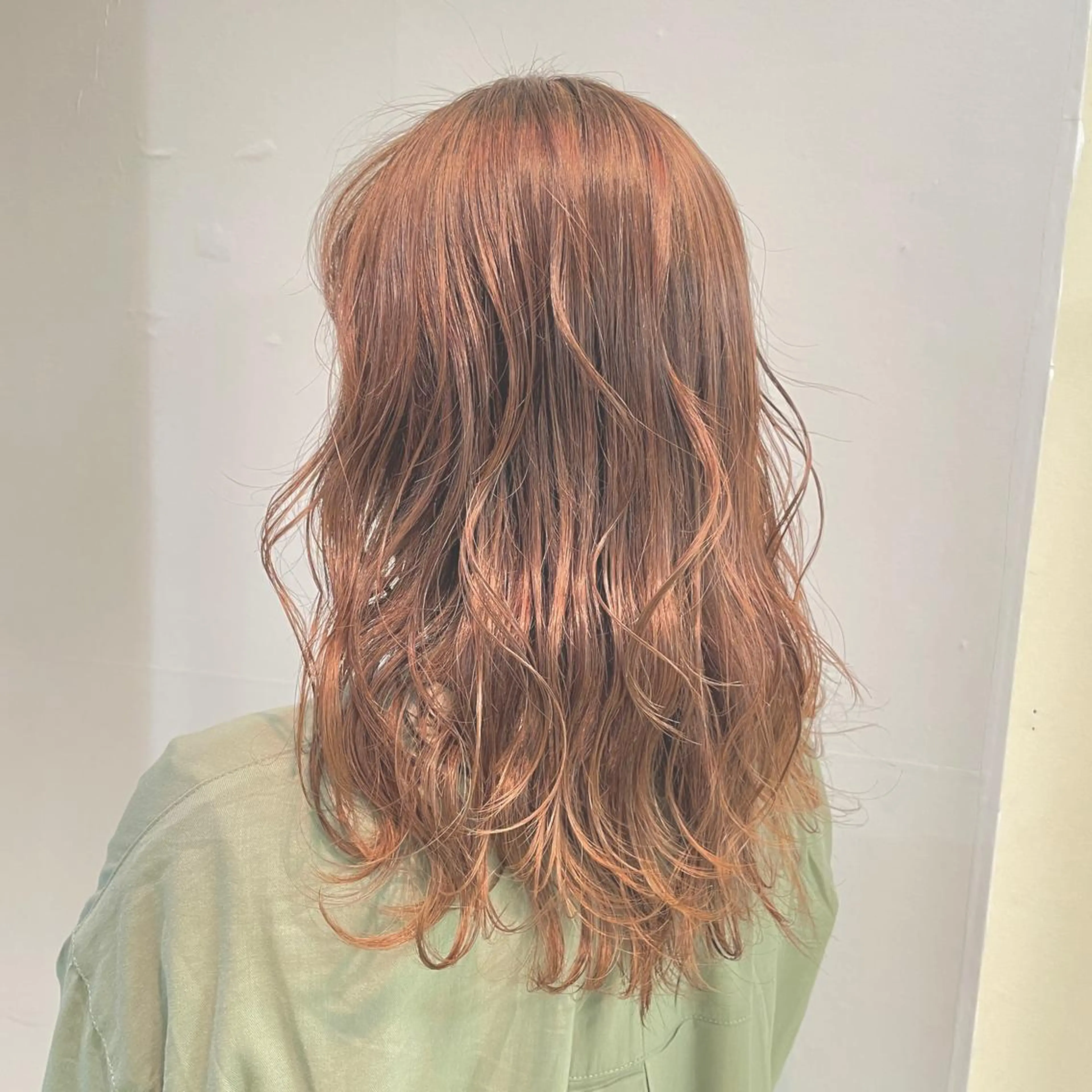 セミロング ハイライト 【髪風船】上大岡店所属・齋藤 尋真のヘアスタイル