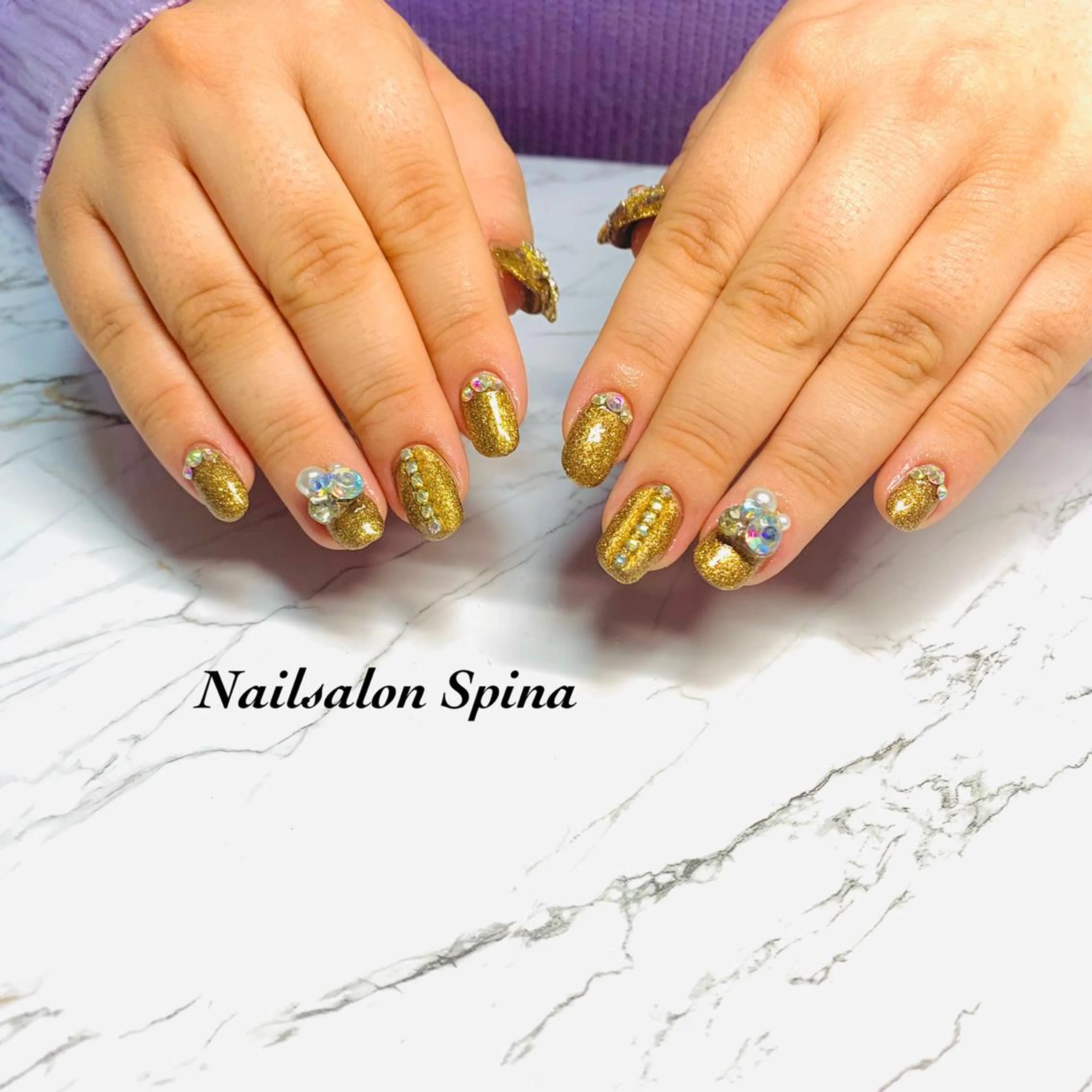 ネイル アートネイル ゴールド キラキラネイル Nailsalon Spina 琴美のネイルデザイン
