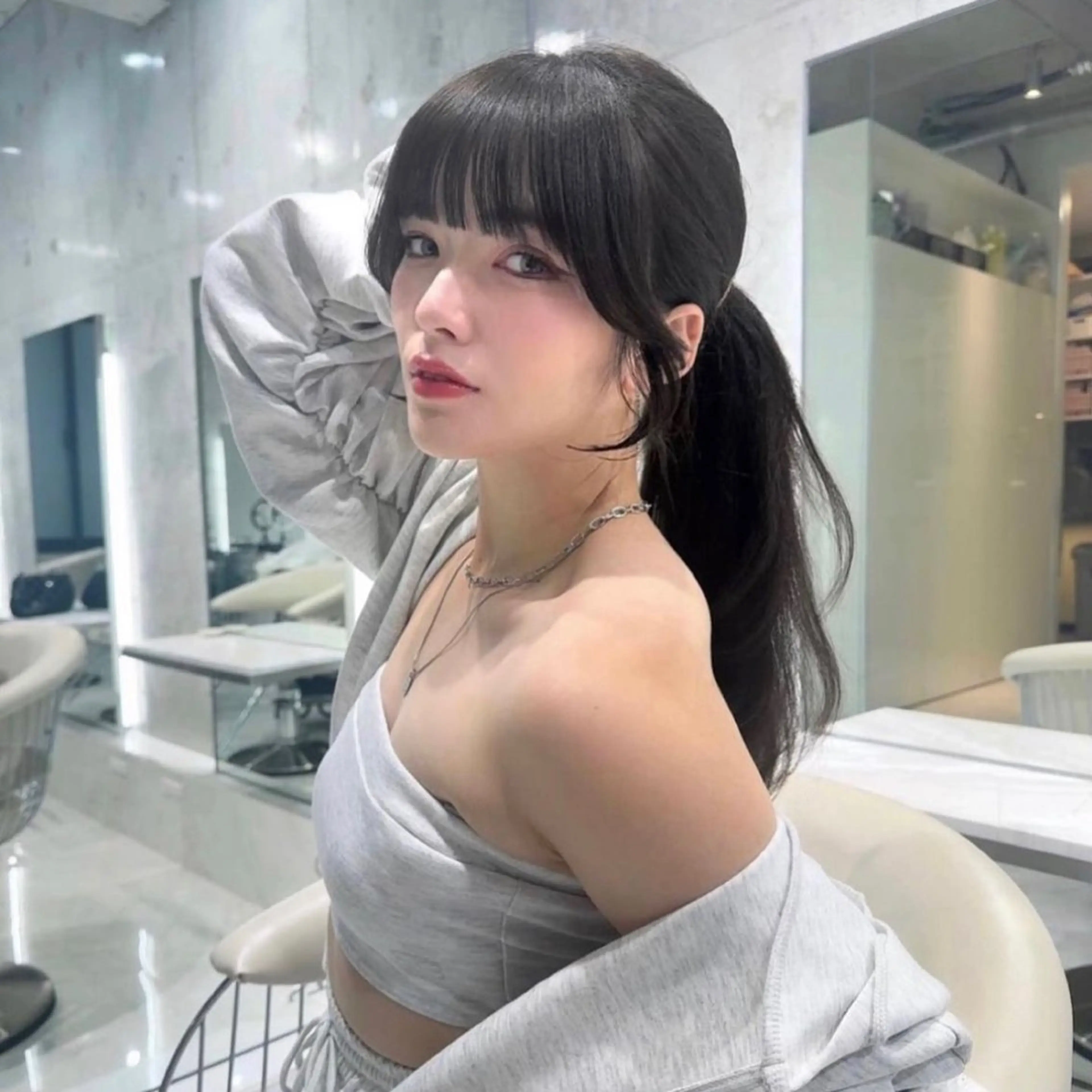 ロング ♡Yoshino♡ 艶グレージュカラーのヘアスタイル