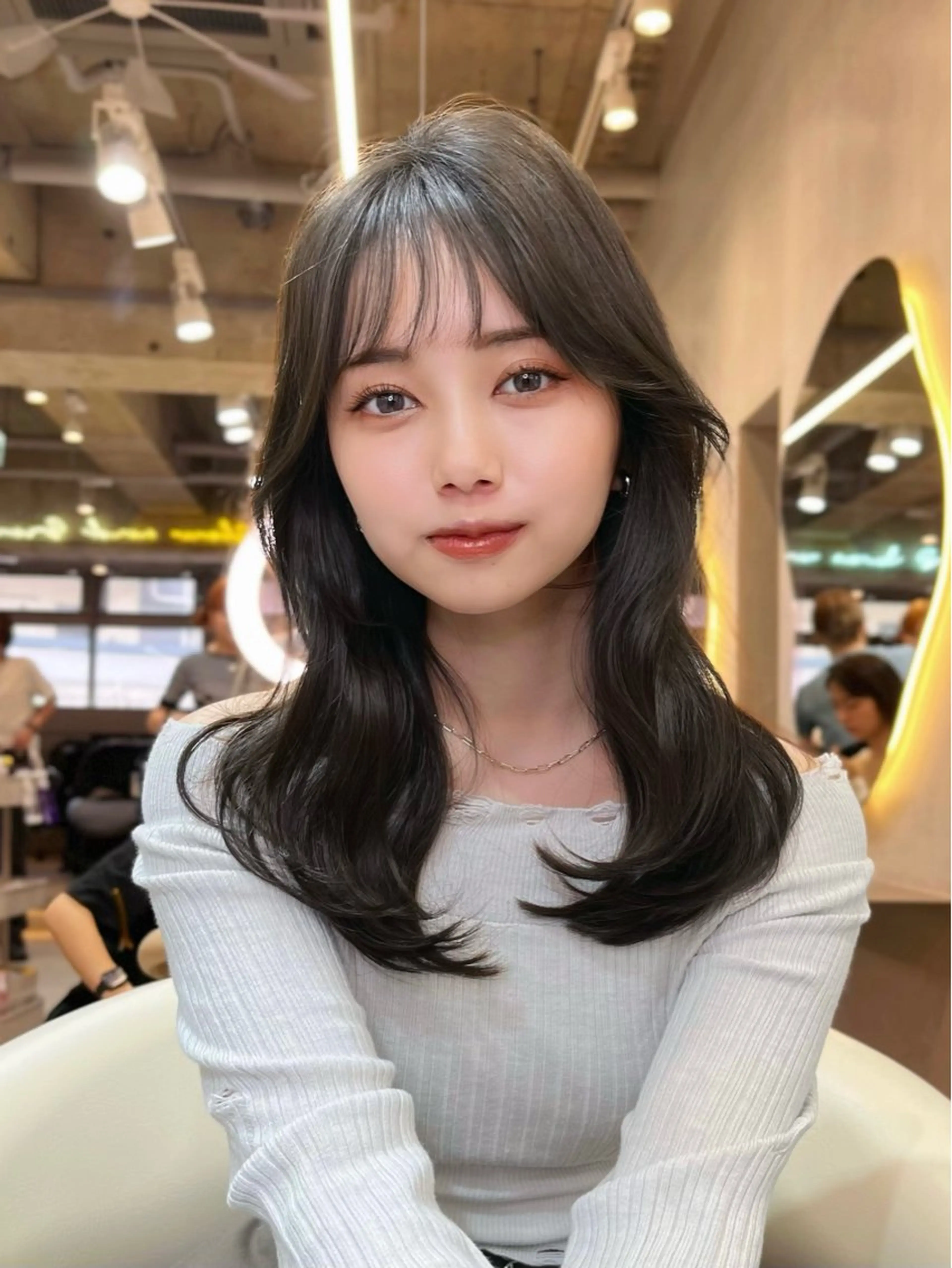セミロング カラー グレージュ オリーブグレージュ オリーブグレー くびれヘア 韓国風ヘア カット ヘアカラー トリートメント 大人韓国ヘア🇰🇷 蒲生優のヘアスタイル