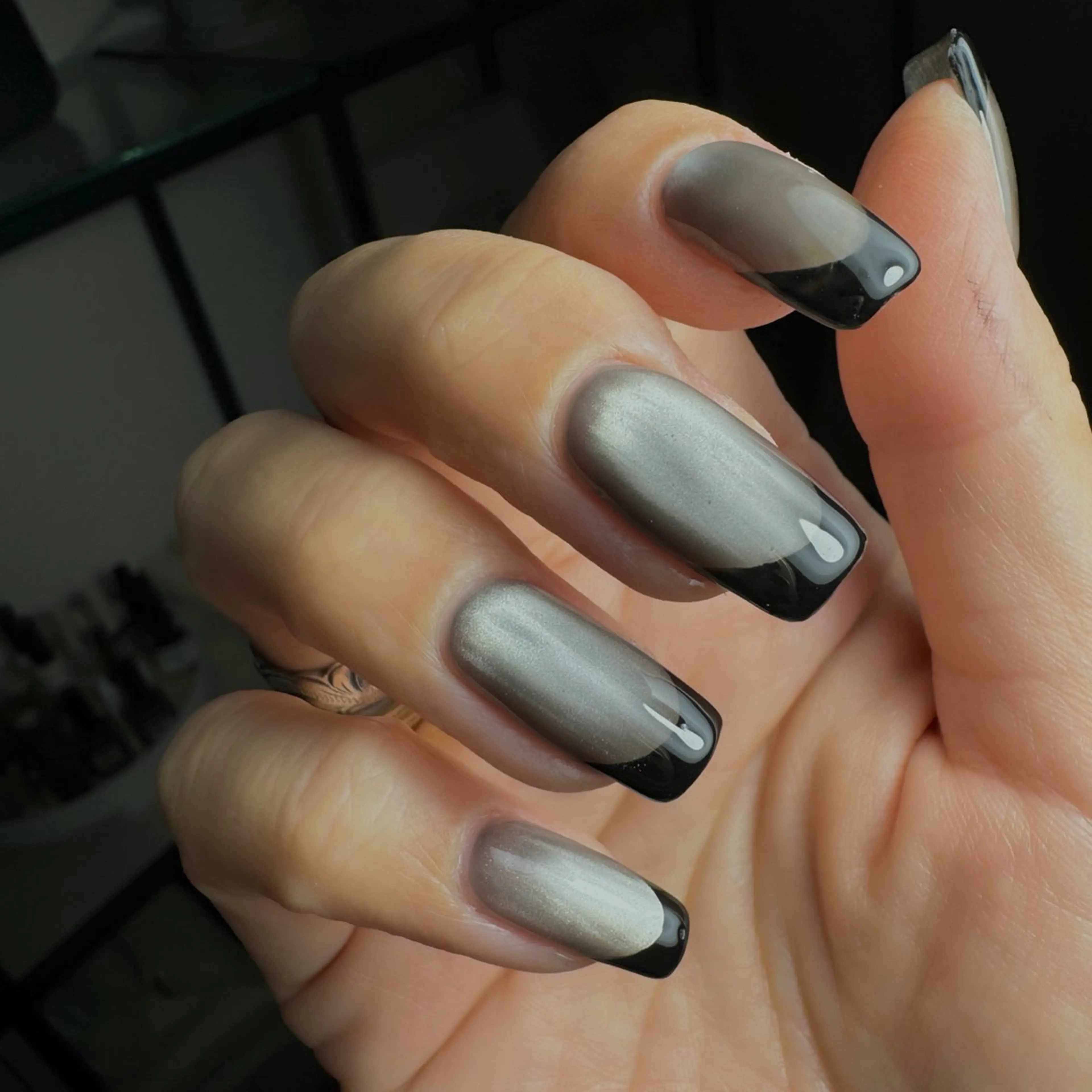 ネイル フレンチネイル マグネットネイル マグネットフレンチ ハンドネイル nail salon émuのネイルデザイン