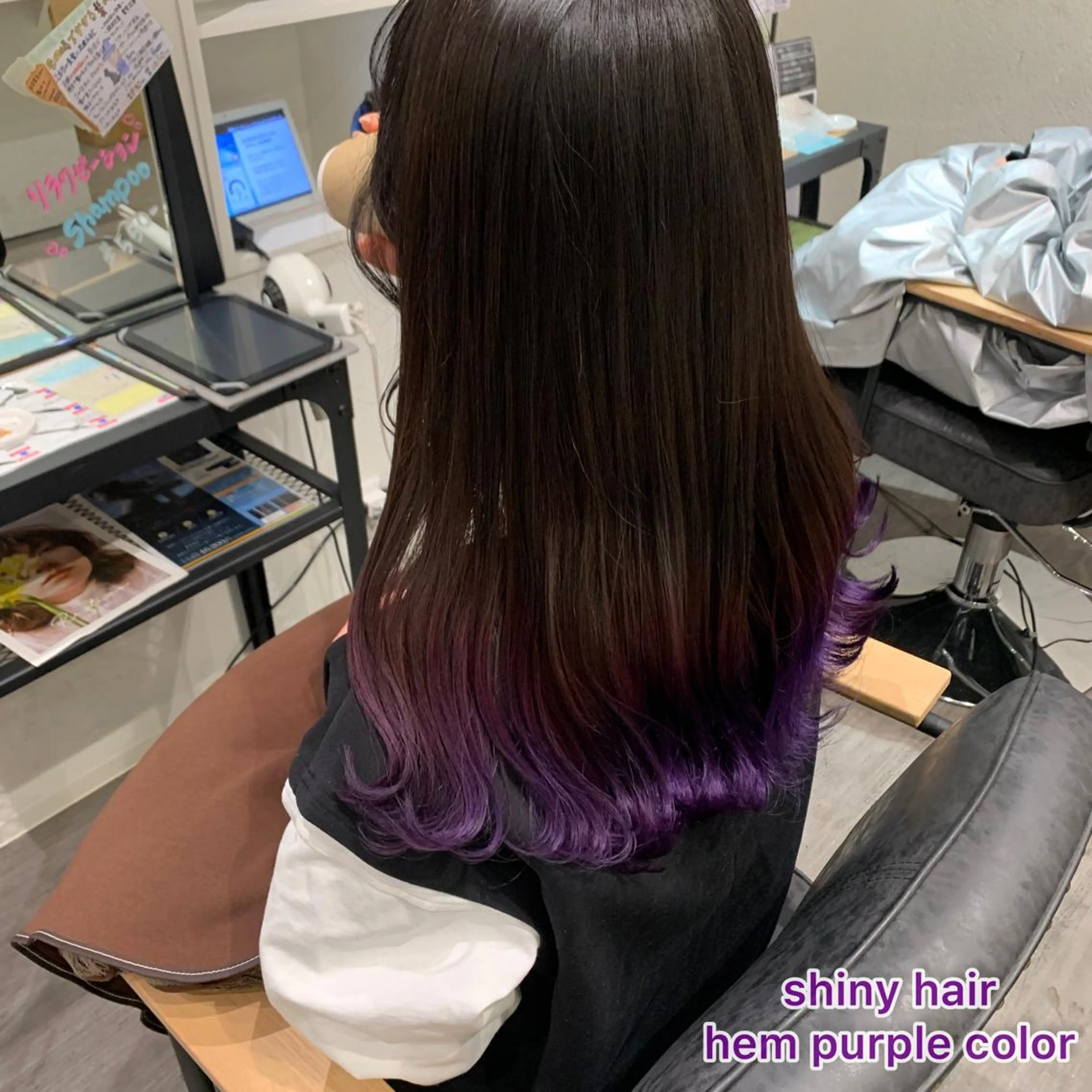 セミロング カラー パープルカラー カット ヘアカラー トリートメント 上田 紗也のヘアスタイル