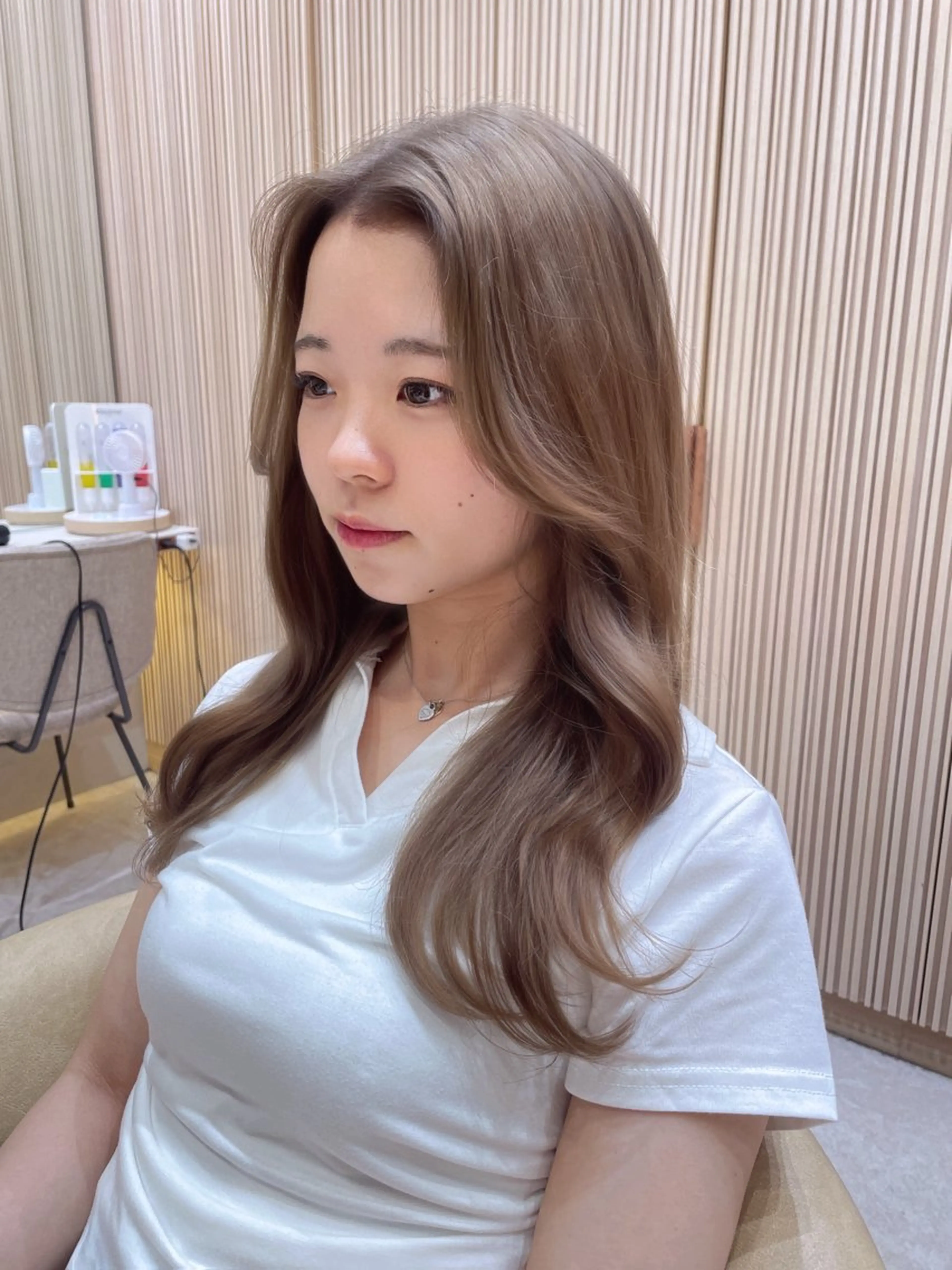 セミロング ヘアカラー ハイトーンカラー🌟 🎠KANON🎡のヘアスタイル