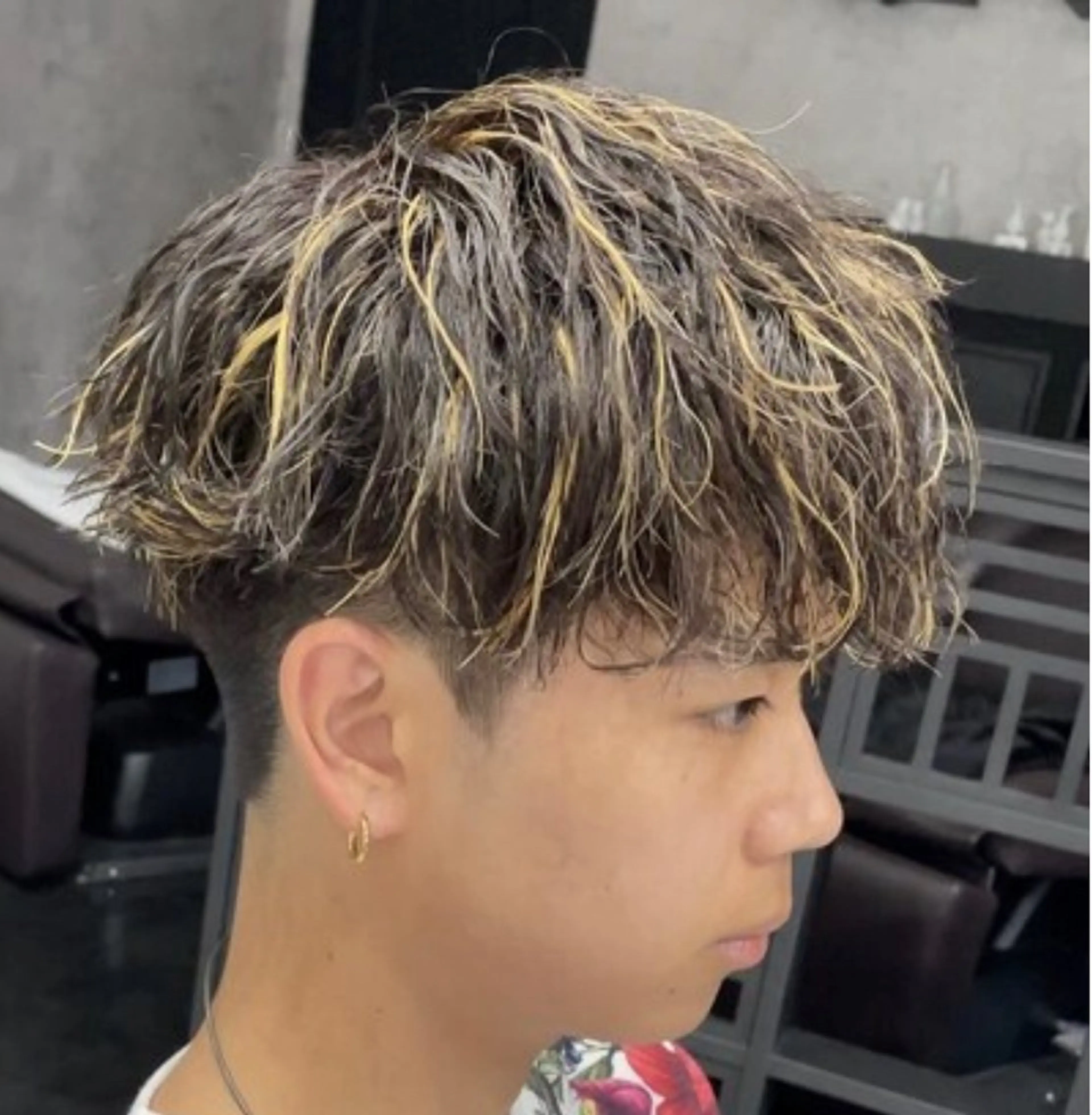 ショート カラー メンズ メンズブリーチ メンズハイライト ブリーチ ハイライトカラー ハイライト ヘアカラー トリートメント ✨メンズ特化✨ サーフカール🏄‍♂のヘアスタイル