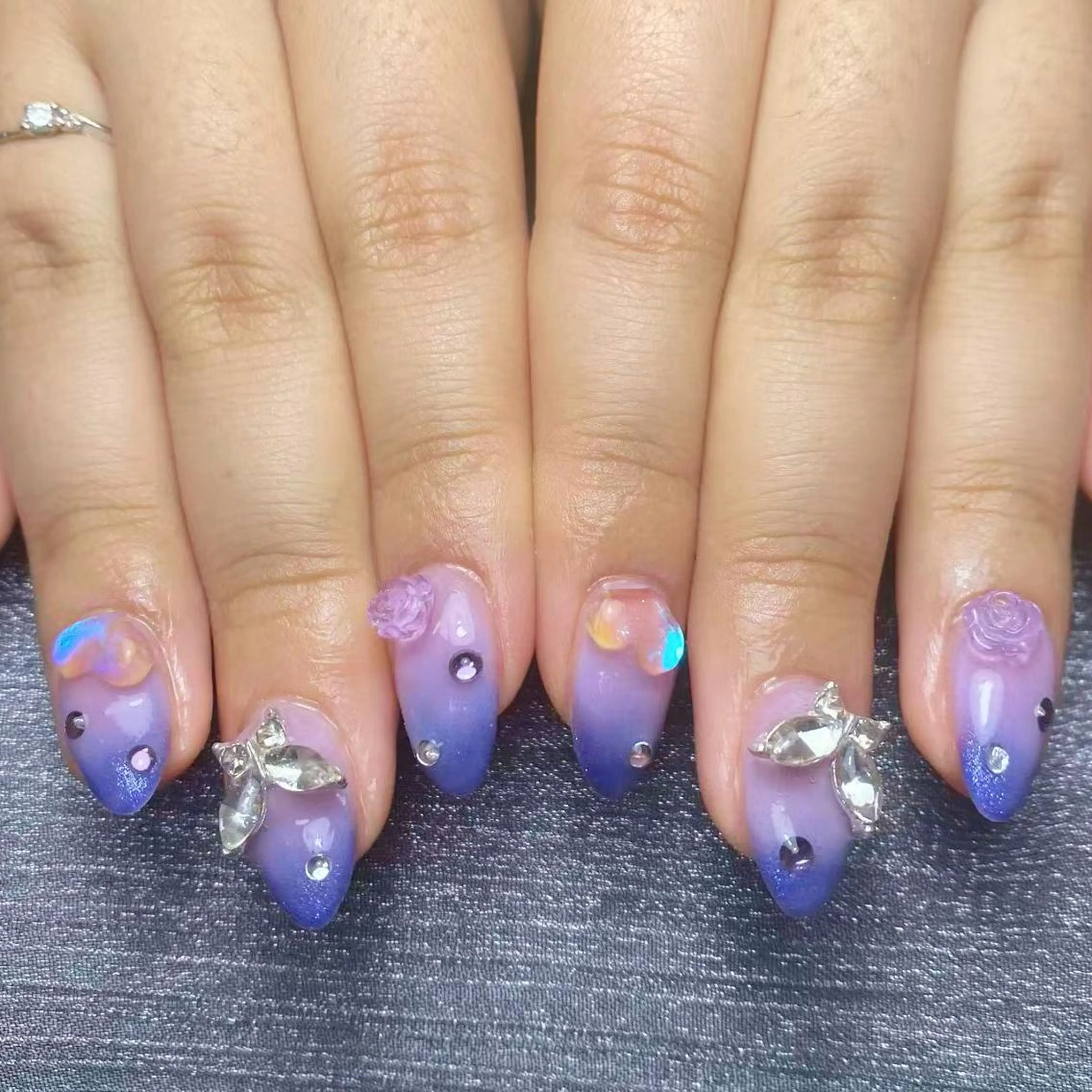 ネイル アートネイル オーロラネイル ガーリー キラキラネイル マグネットネイル ハンドネイル ハンドケア Diamond 🚢のネイルデザイン