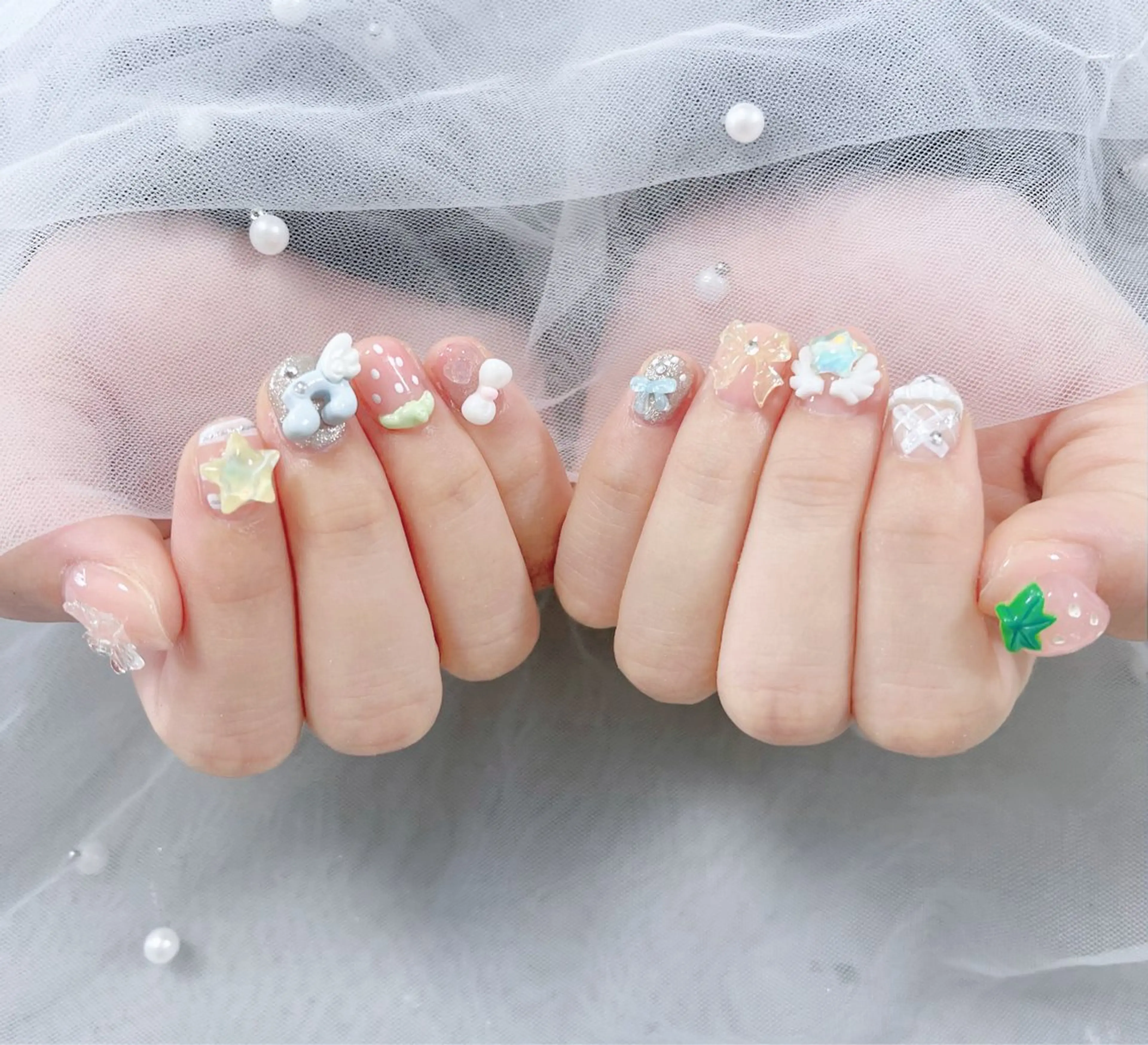 ネイル オーロラネイル クリアネイル フラッシュネイル ジェルネイル グラデーション ハンドネイル Amee Nailsalonのネイルデザイン