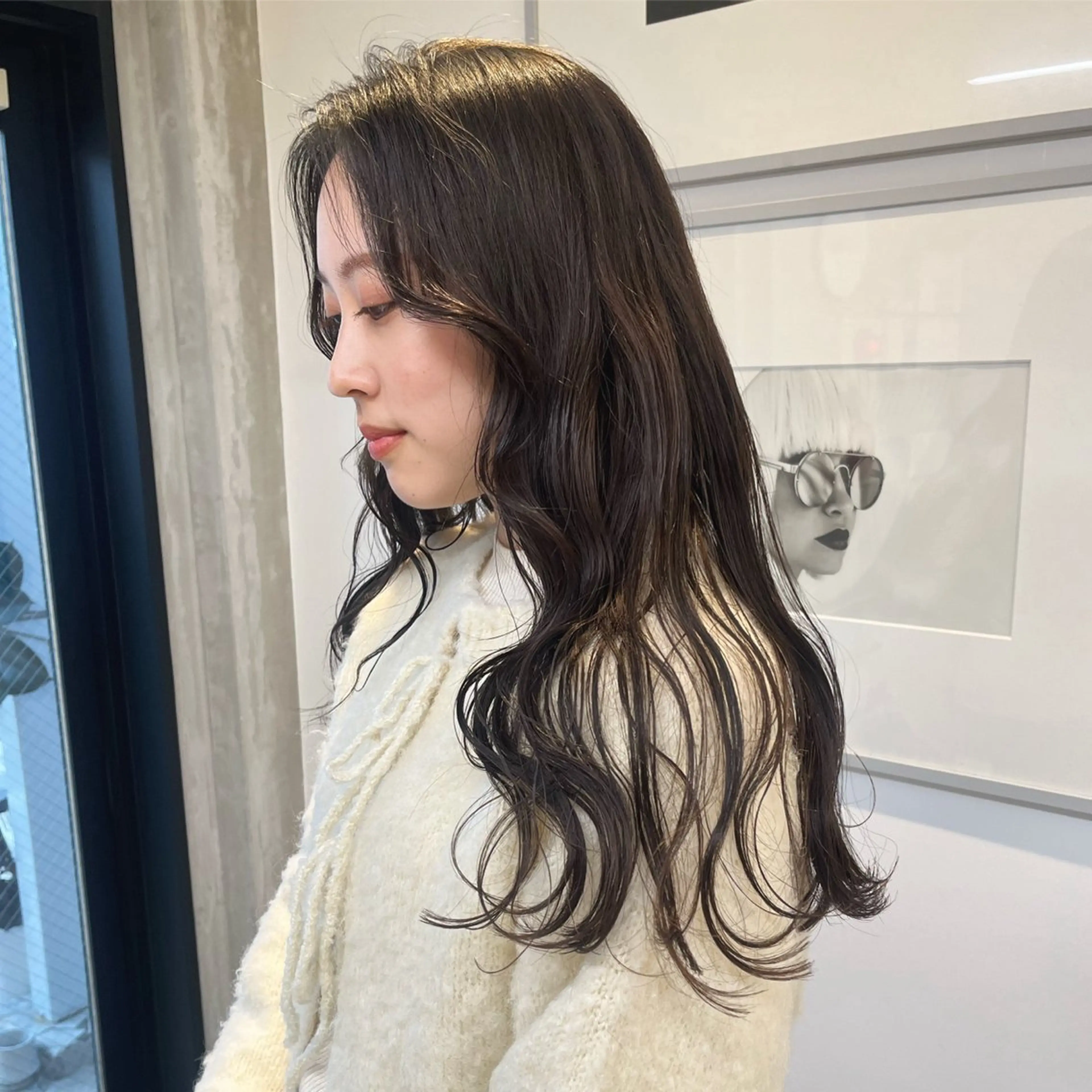 ロング カラー ベージュカラー ブラウンカラー 透明感カラー オリーブベージュ オリーブブラウン ヘアカラー トリートメント ヘッドスパ ヘアセット カジュアルを女っぽく 𝗮𝘆𝗮𝗰𝗼のヘアスタイル
