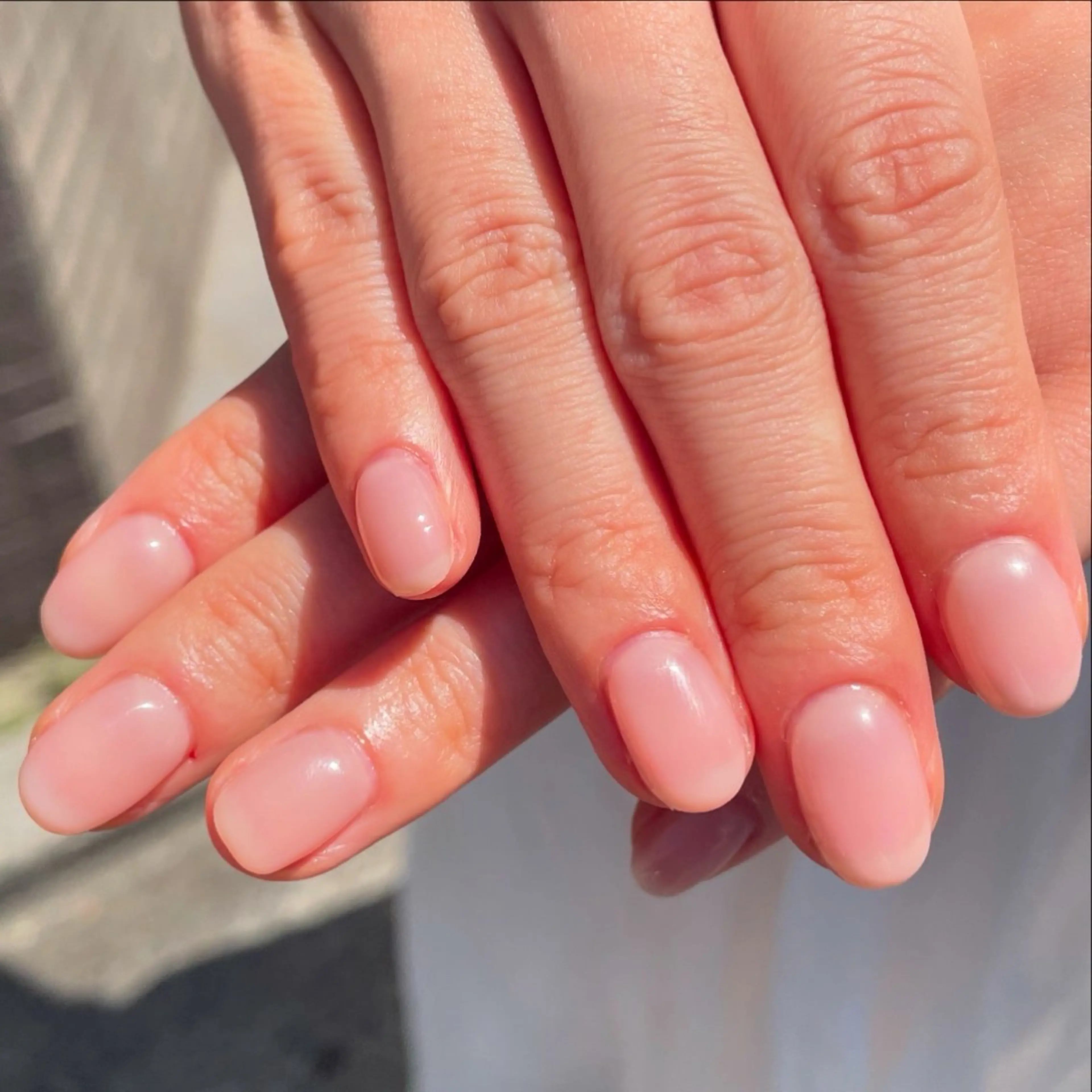 ネイル オフィスネイル ワンカラーネイル ピンク ピンクベージュ シンプルネイル ハンドネイル ハンドケア 🎀NAIL🎀 AI🪄︎︎◝✩のネイルデザイン