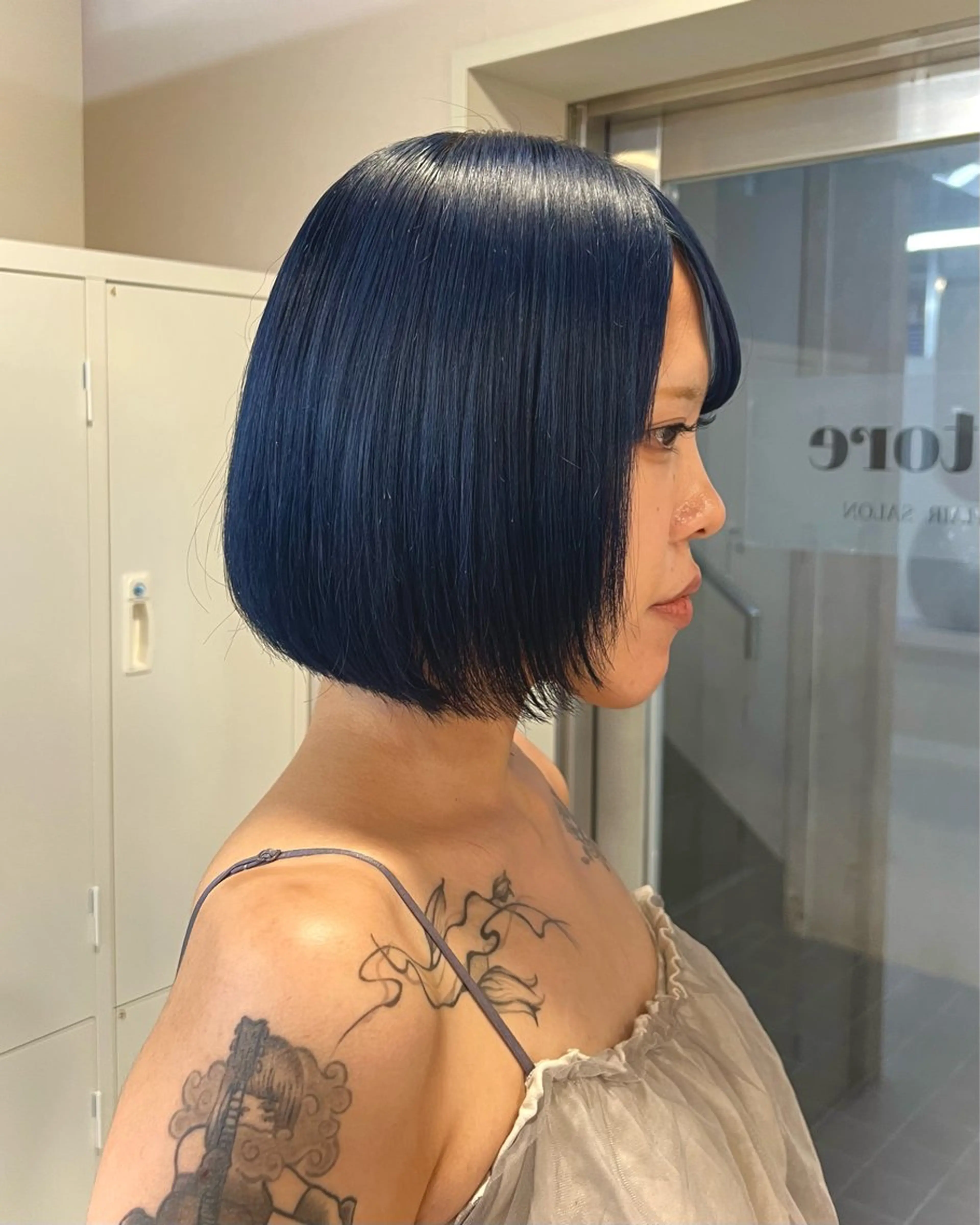 ミディアム カラー 黒髪 ブリーチ ブルーカラー ブルーブラック ケアブリーチ ヘアカラー ブリーチカラー🦋‪ 田中さくらのヘアスタイル