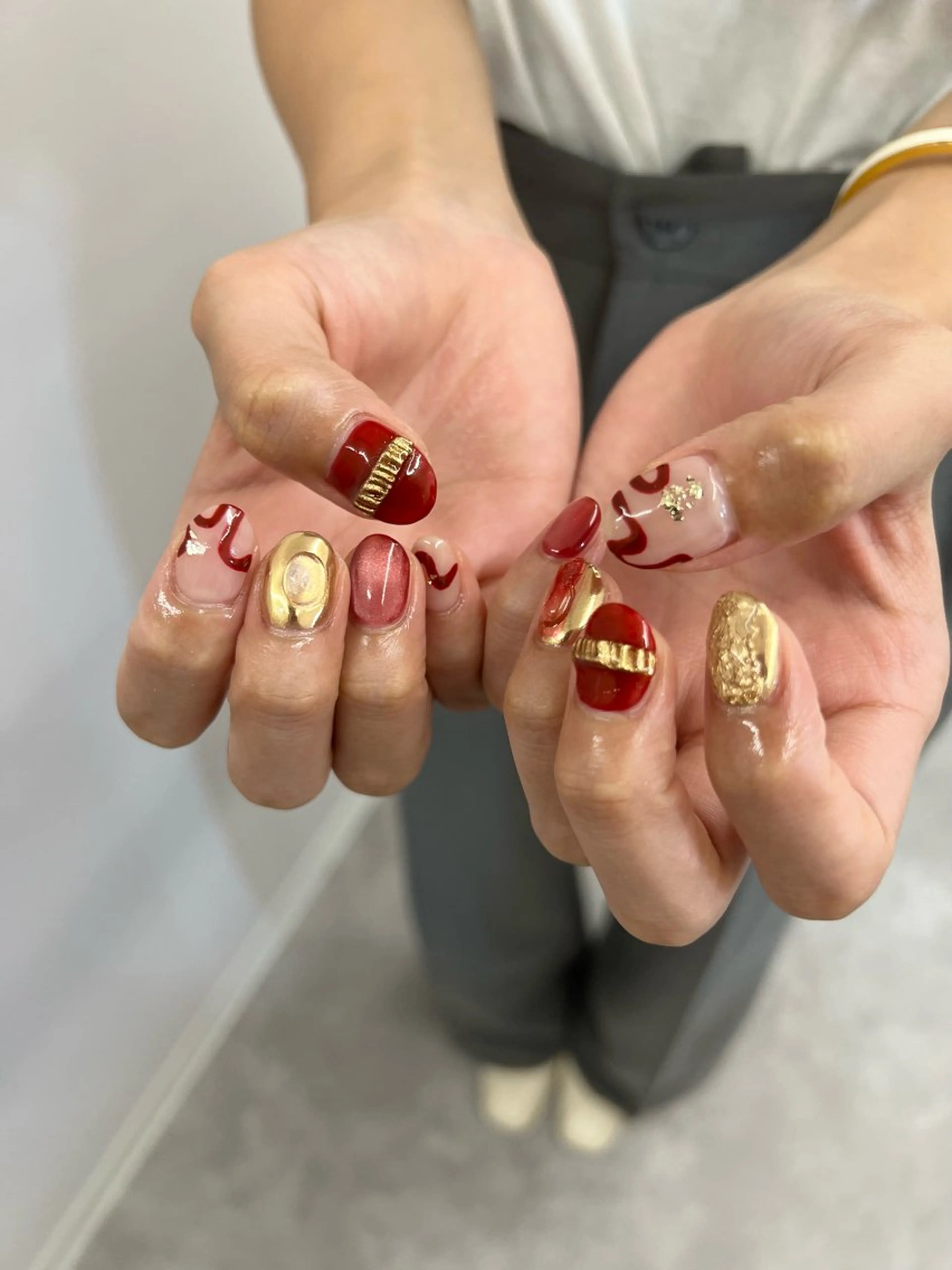 ネイル ボルドー 成人式 ジェルネイル ゴールド 韓国ネイル ハンドネイル ハンドケア Bana_ Nailのネイルデザイン