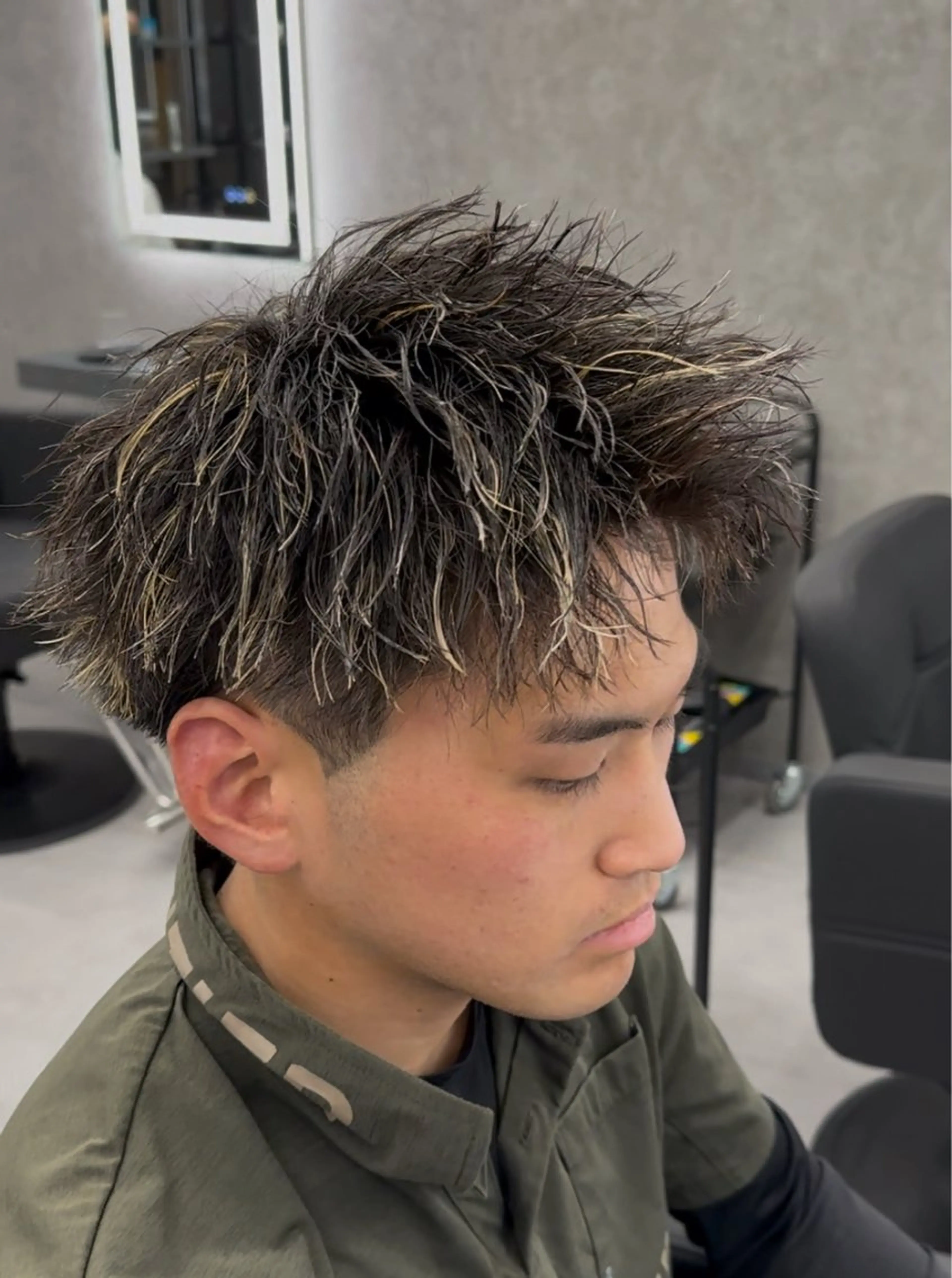 カラー パーマ メンズ メンズハイライト メンズメッシュ ハイライトカラー メッシュ カット ヘアカラー 札幌メンズヘア指名 No.1光👑👑のヘアスタイル