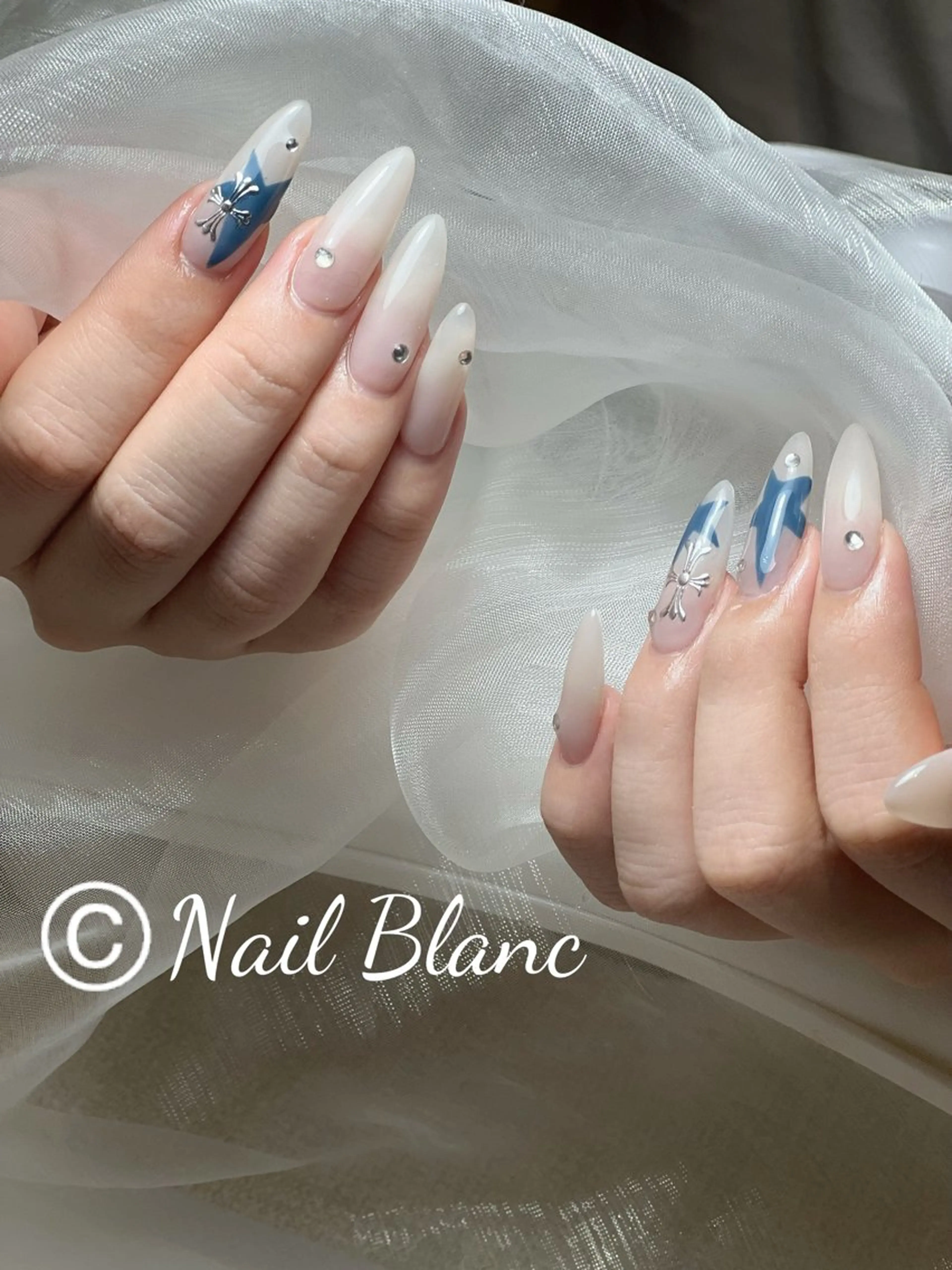 ネイル ブルー シルバー シンプルネイル ハンドネイル Kurehashi Yui🧸のネイルデザイン