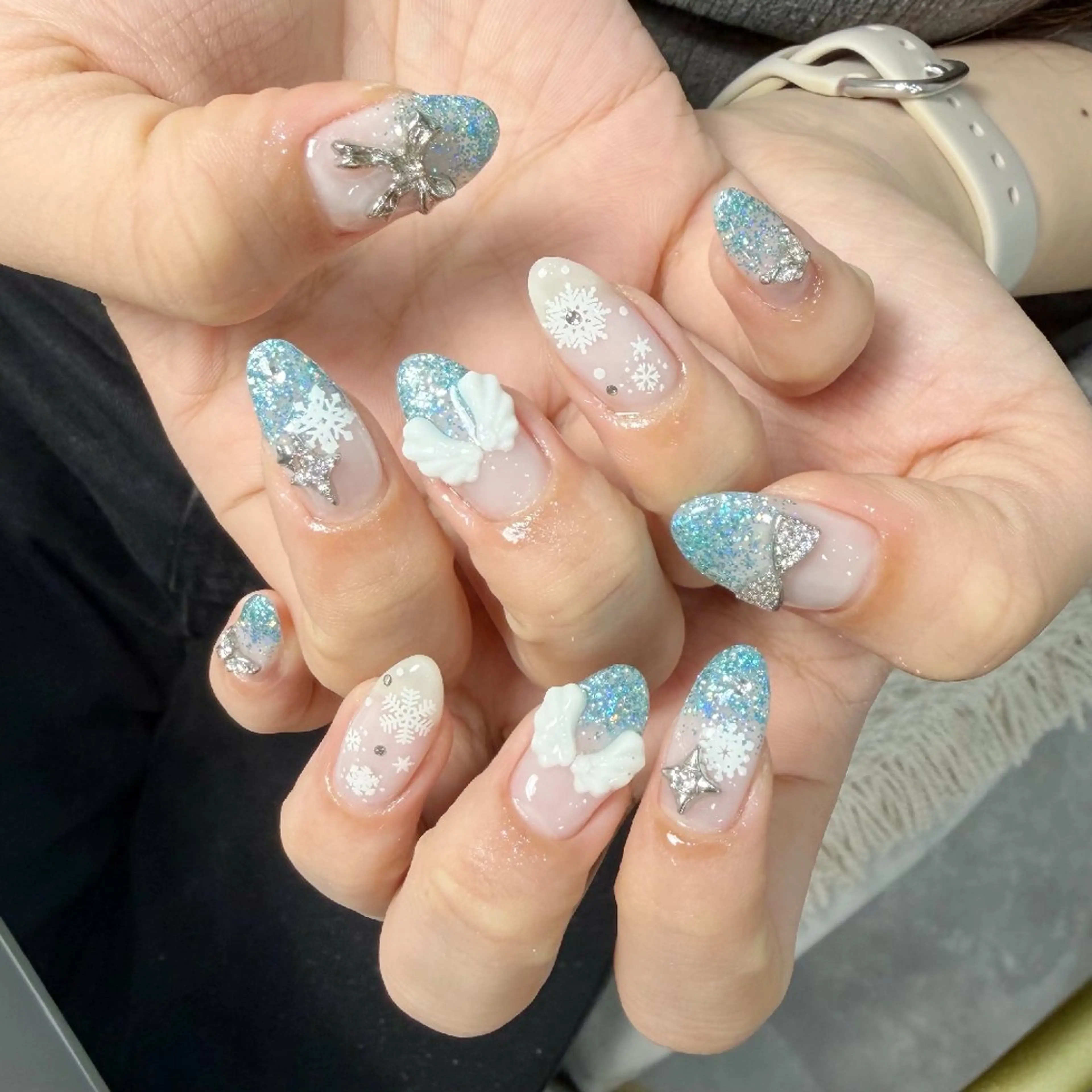 ネイル チークネイル フレンチネイル ジェルネイル ガーリー キラキラネイル ハンドネイル UM Nail Salonのネイルデザイン