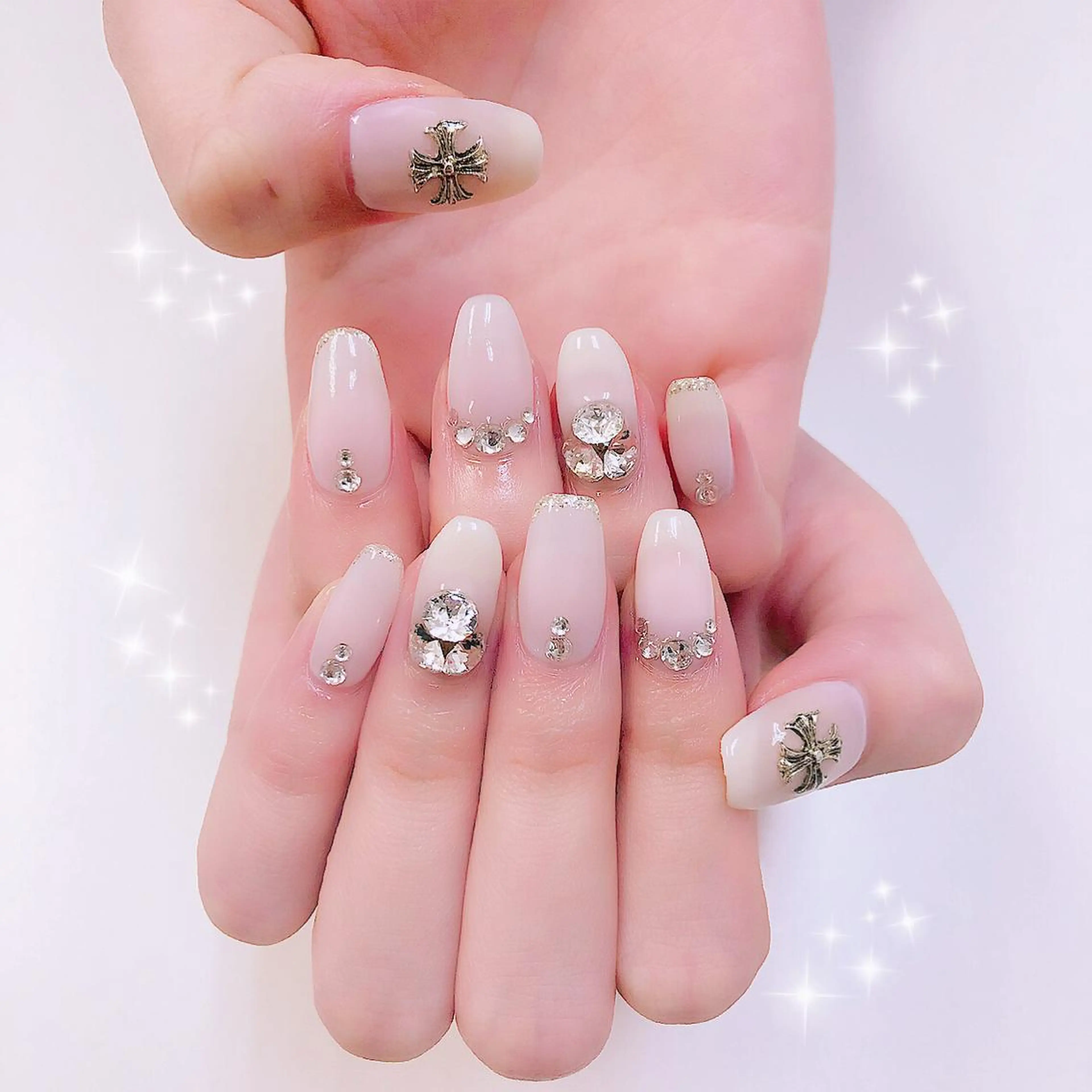 ネイル キラキラネイル 持ち込み ストーンネイル mi chiのネイルデザイン