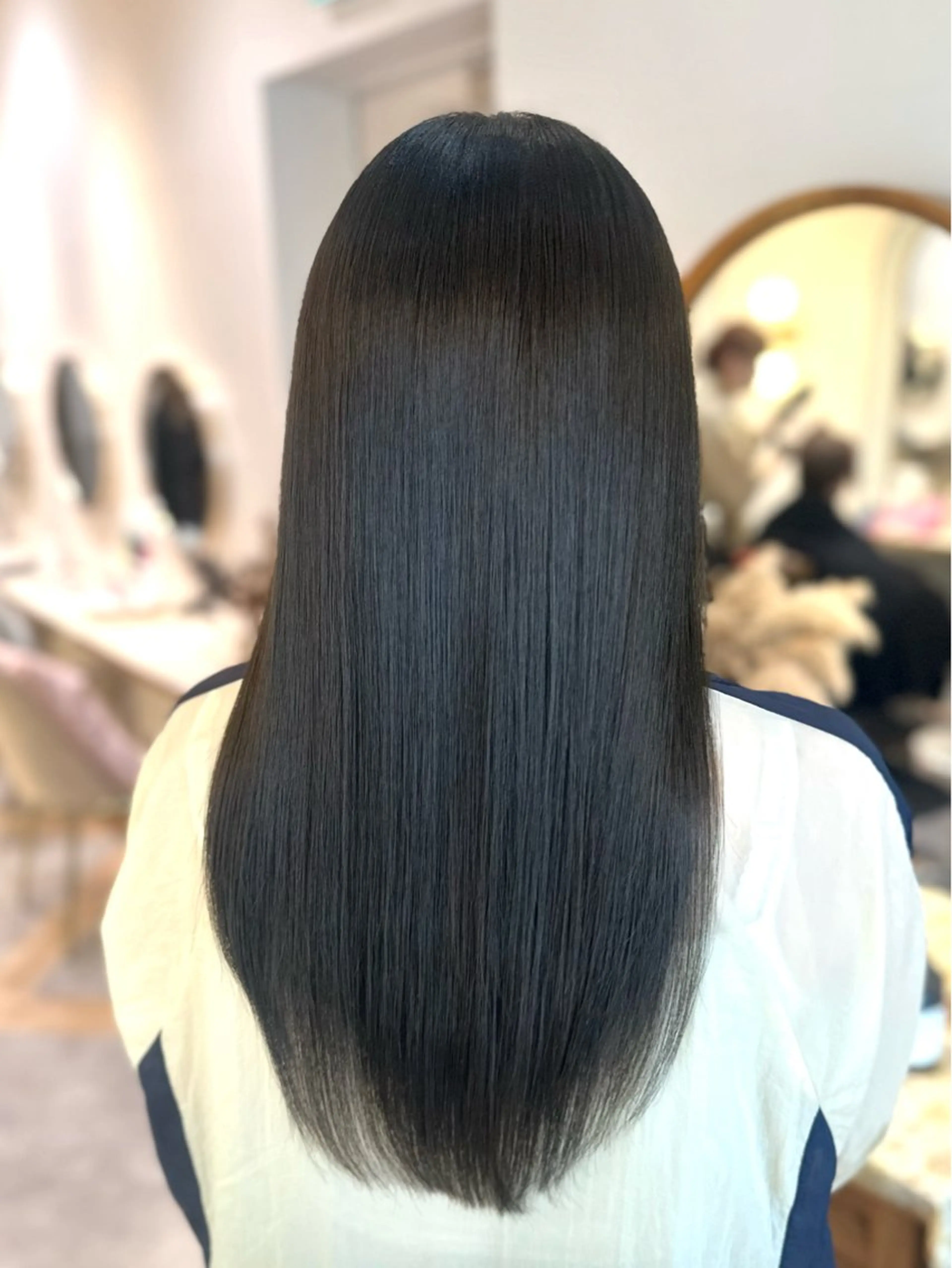 ロング ヘアカラー momoka .のヘアスタイル