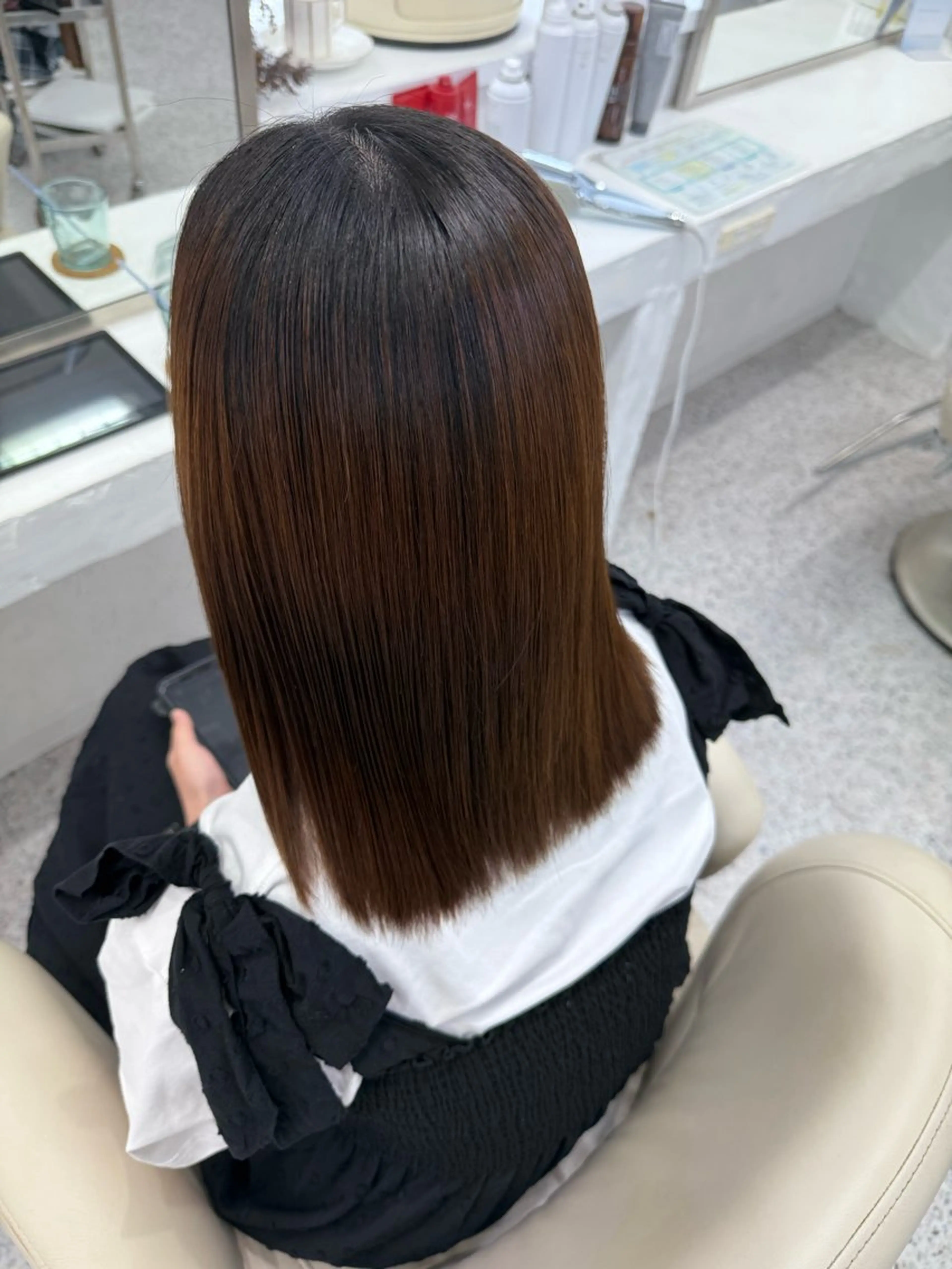 ミディアム カット トリートメント LOMARLIE/ NATUMIのヘアスタイル