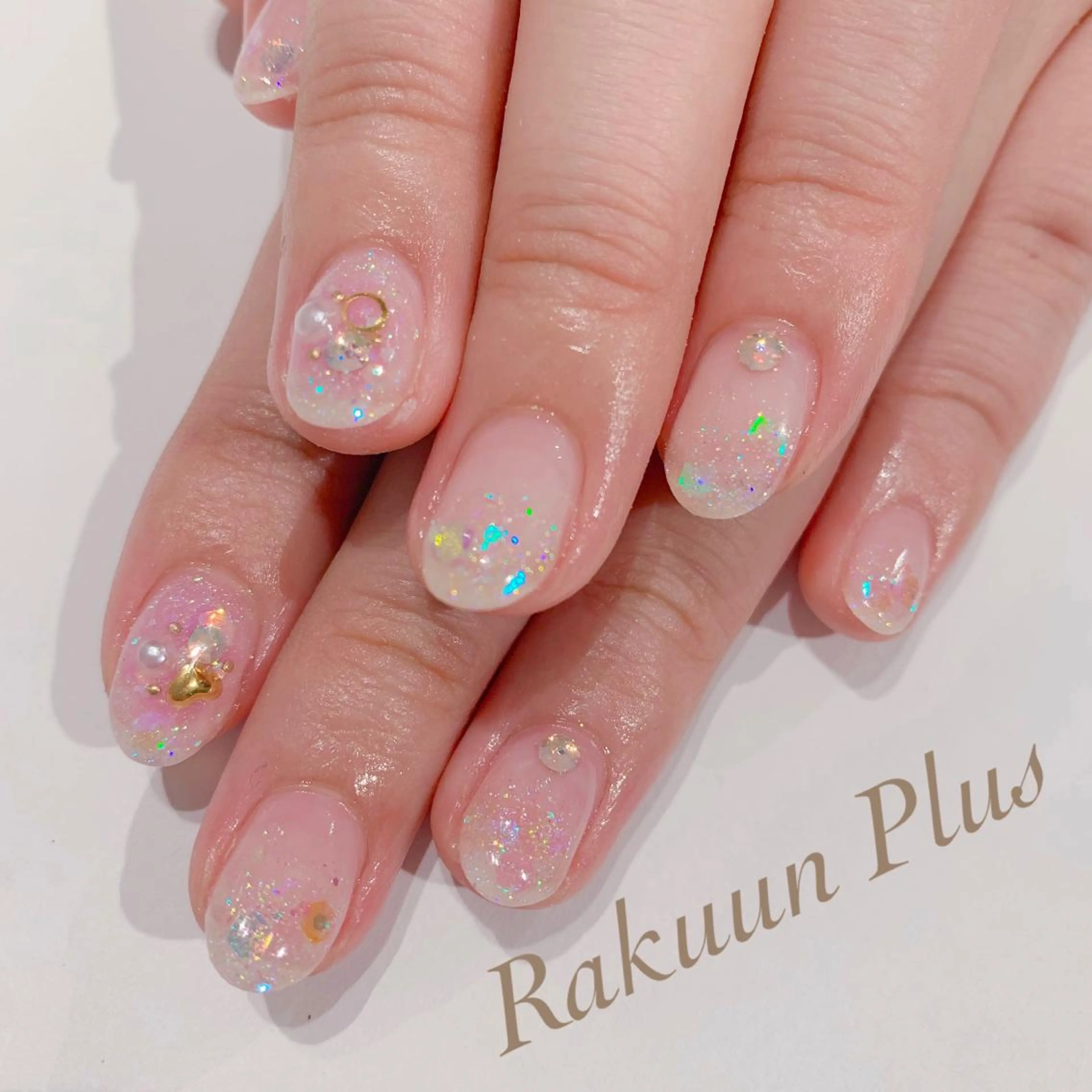 ネイル グラデーション ラメ(グリッター) ラメグラデーション 🌼Rakuun🌼 ミナのネイルデザイン