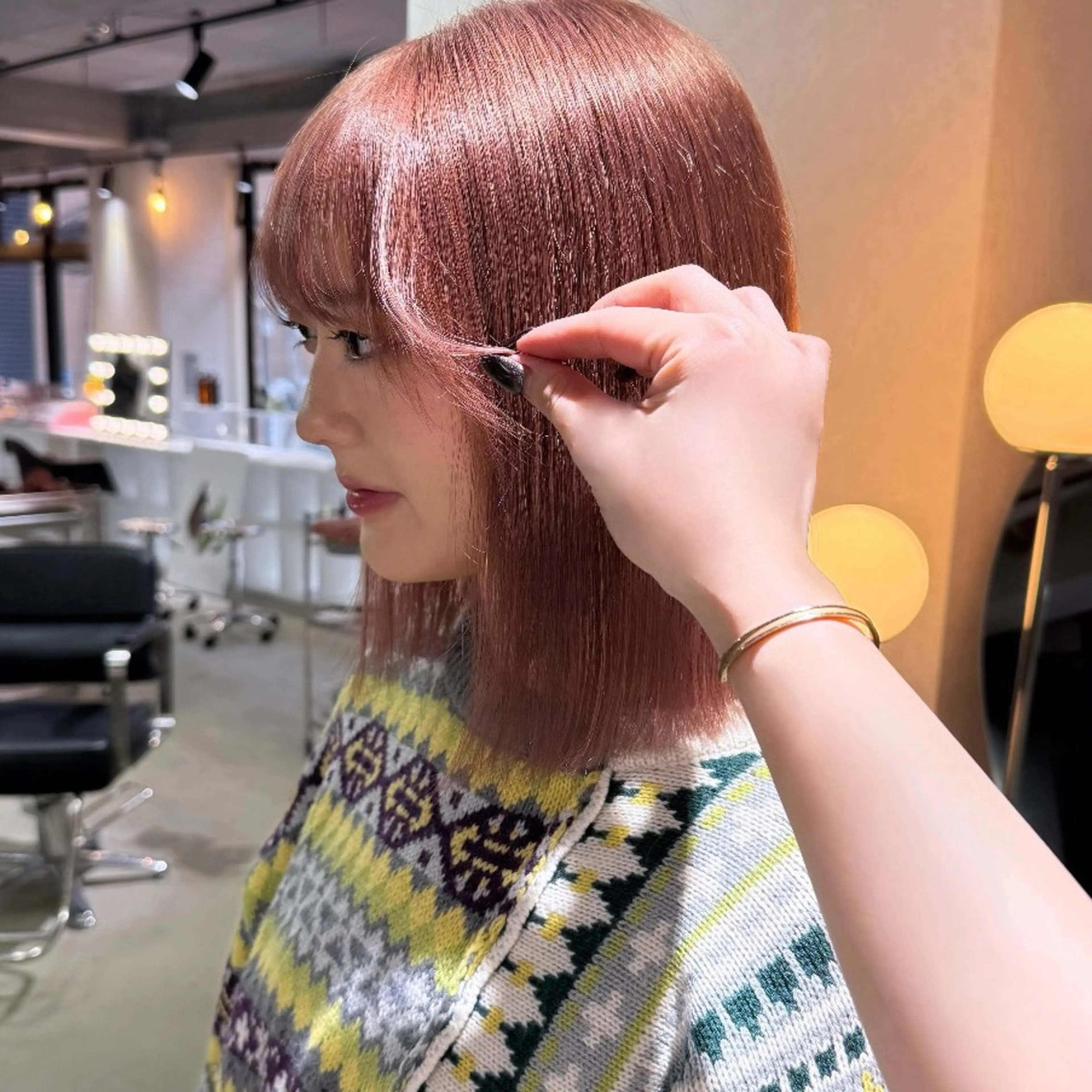 ミディアム カラー ベージュカラー ブリーチ ケアブリーチ ピンクカラー ピンクベージュ ヘアカラー トリートメント レイヤー/暖色/ ミルクティー/マリアのヘアスタイル
