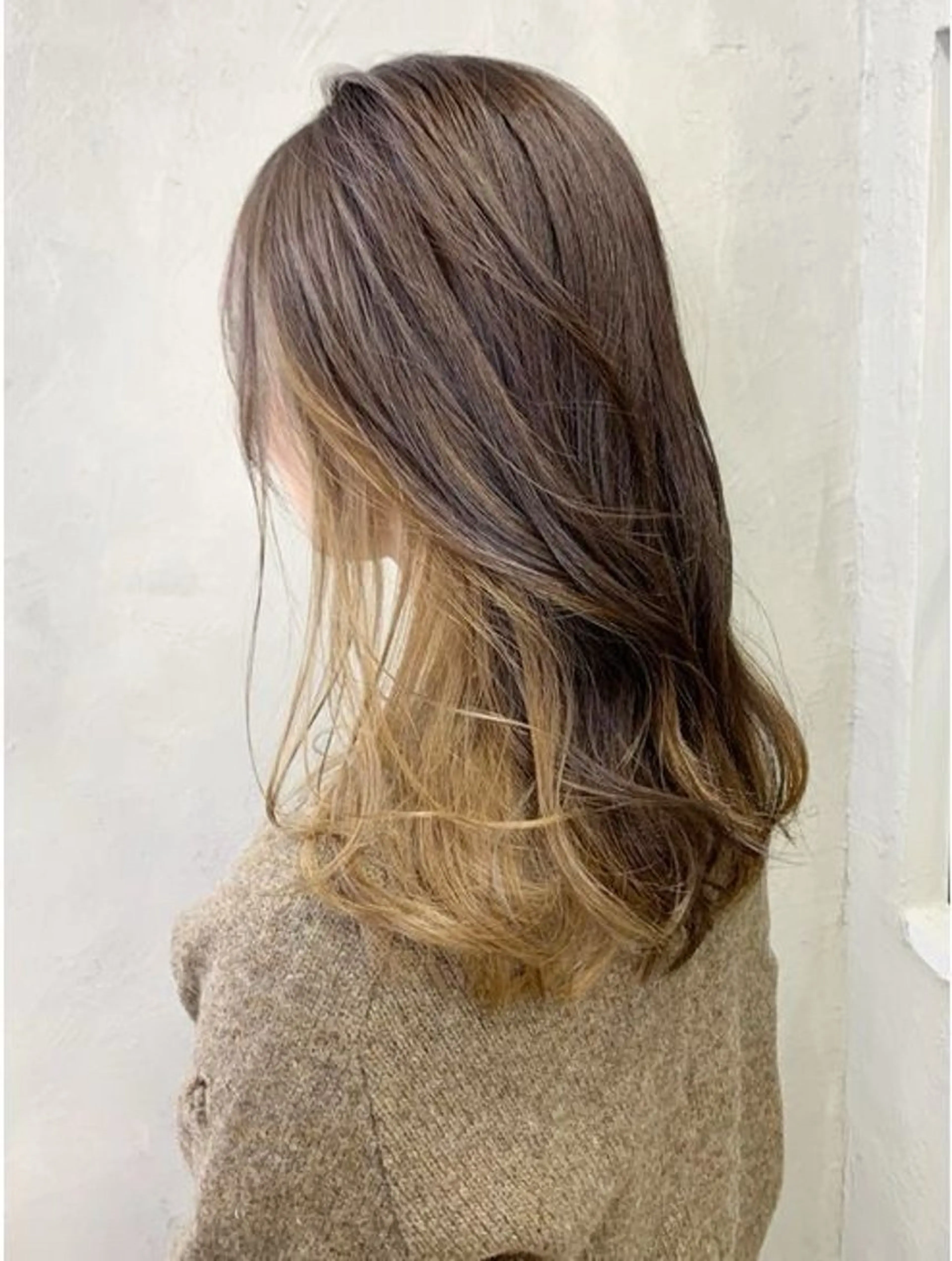 カラー 吉岡 茉穂のヘアスタイル