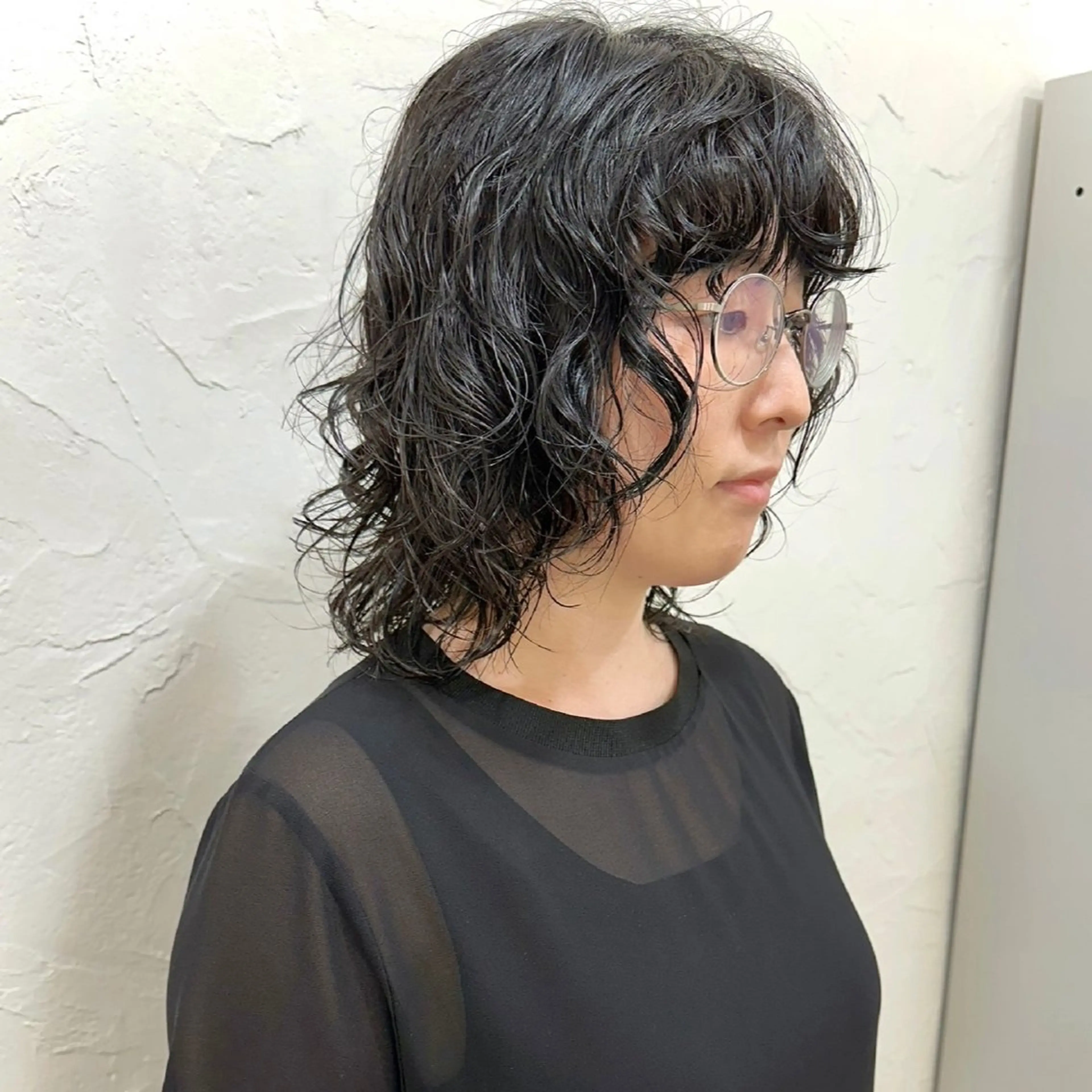 ミディアム パーマ 切りっぱなしボブ ミディアムパーマ ボブ ウルフカット カット パーマ トリートメント 銀座No.1髪質改善 縮毛矯正/本木のヘアスタイル