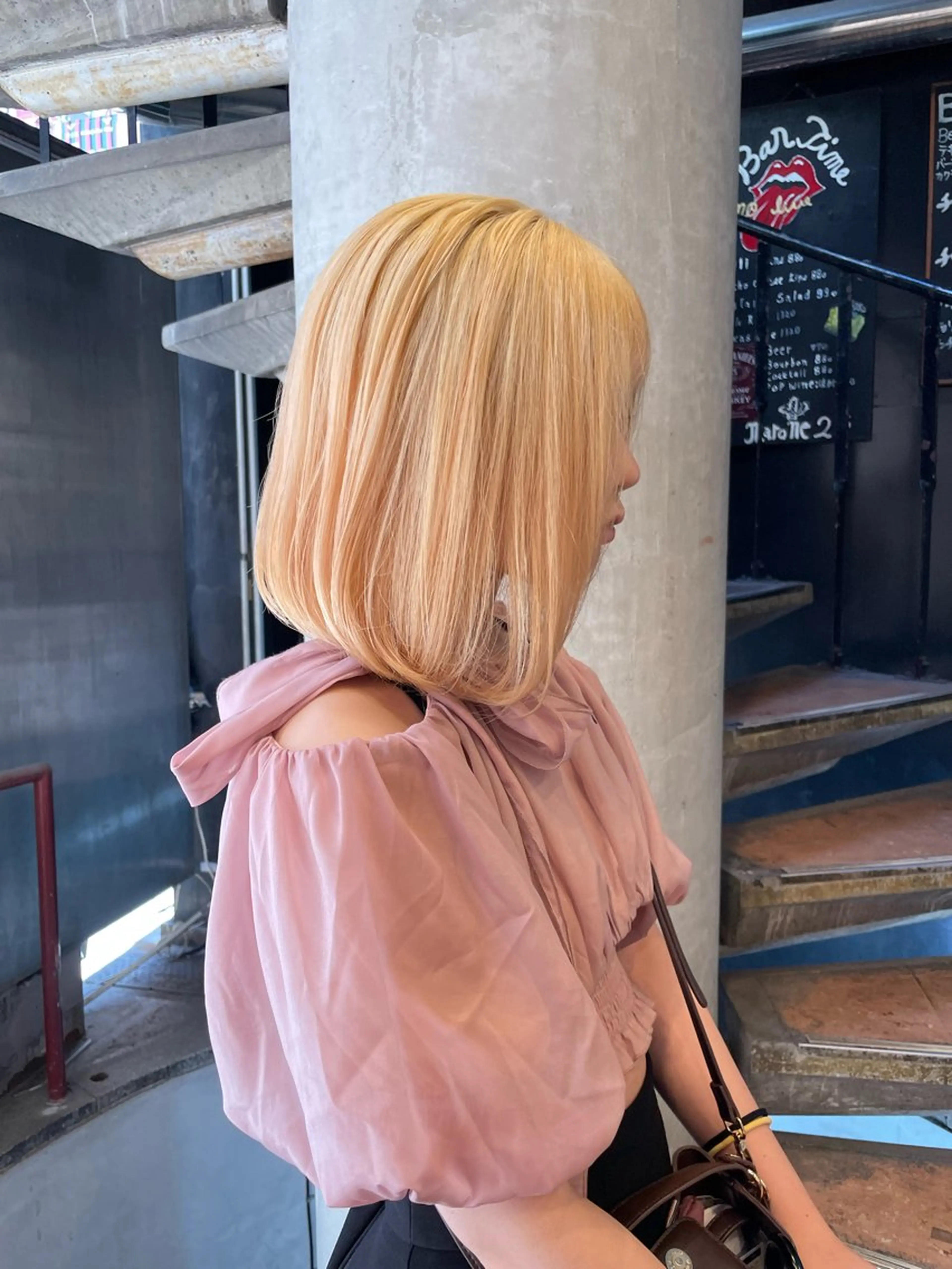 ミディアム ケアブリーチ/ エクステ/レイヤーのヘアスタイル