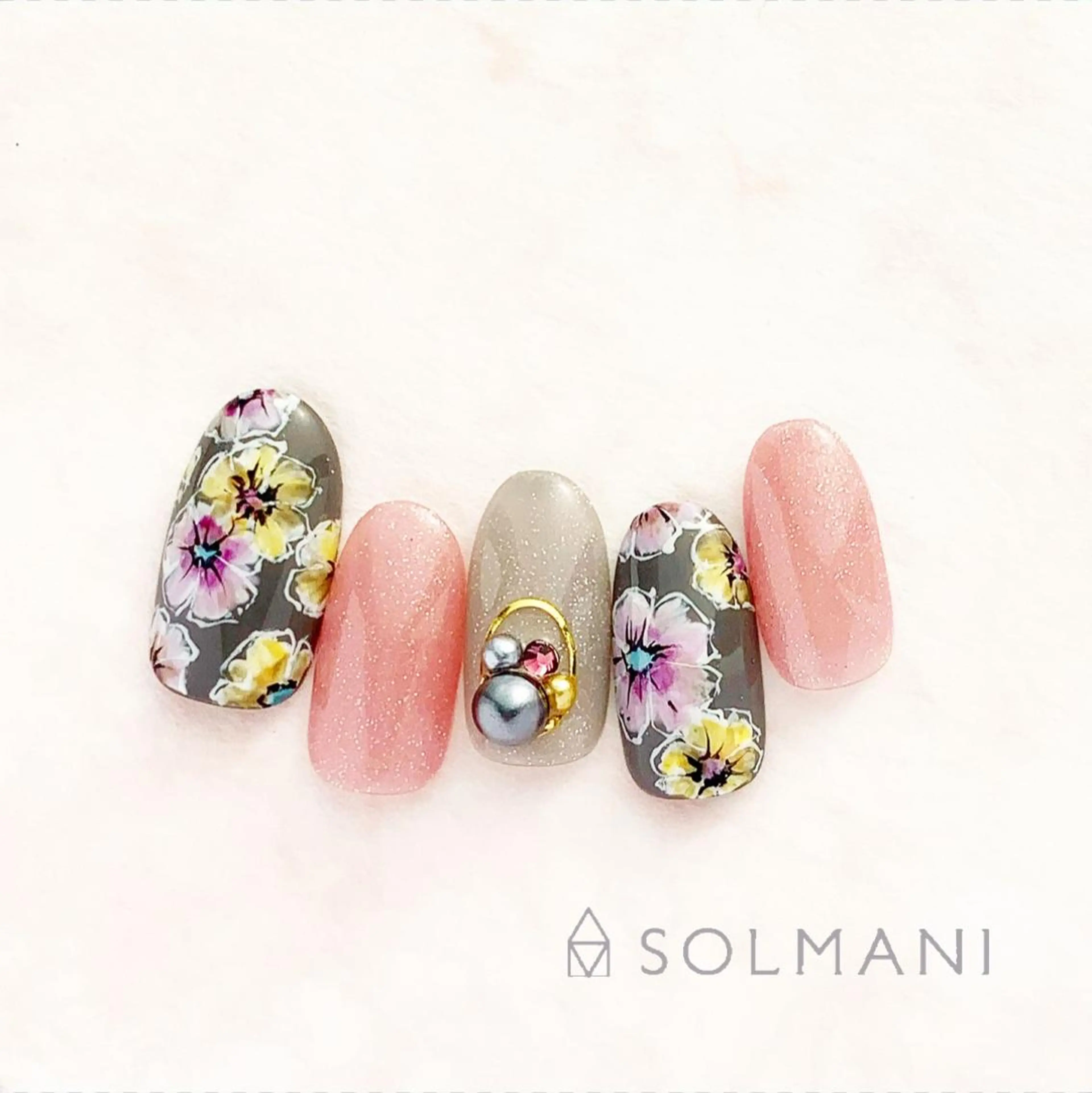 ネイル フラワーネイル SOLMANI 予約担当のネイルデザイン
